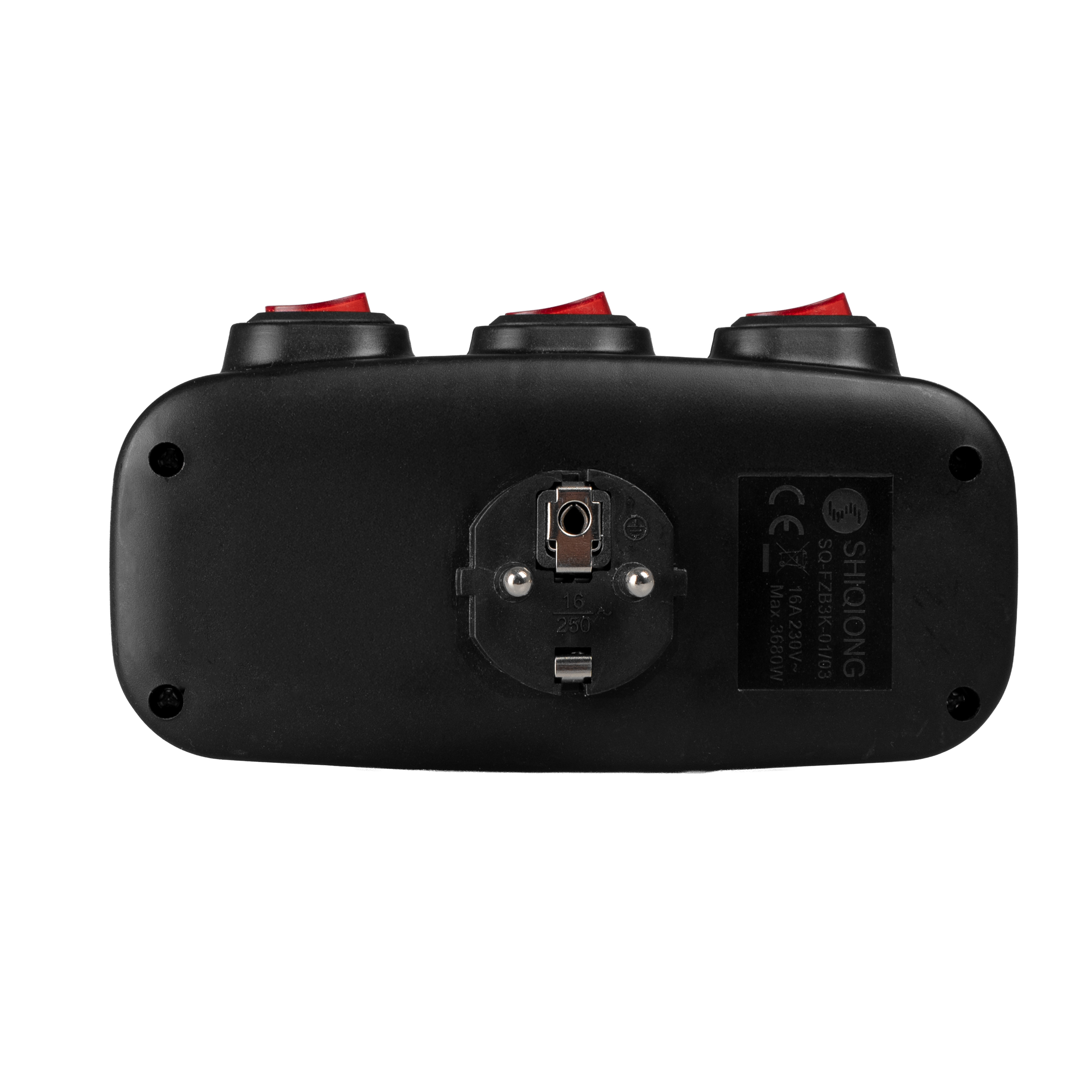 Tył czarnej listwy zasilającej z wtyczką i trzema czerwonymi przełącznikami. Izolowany na białym tle.