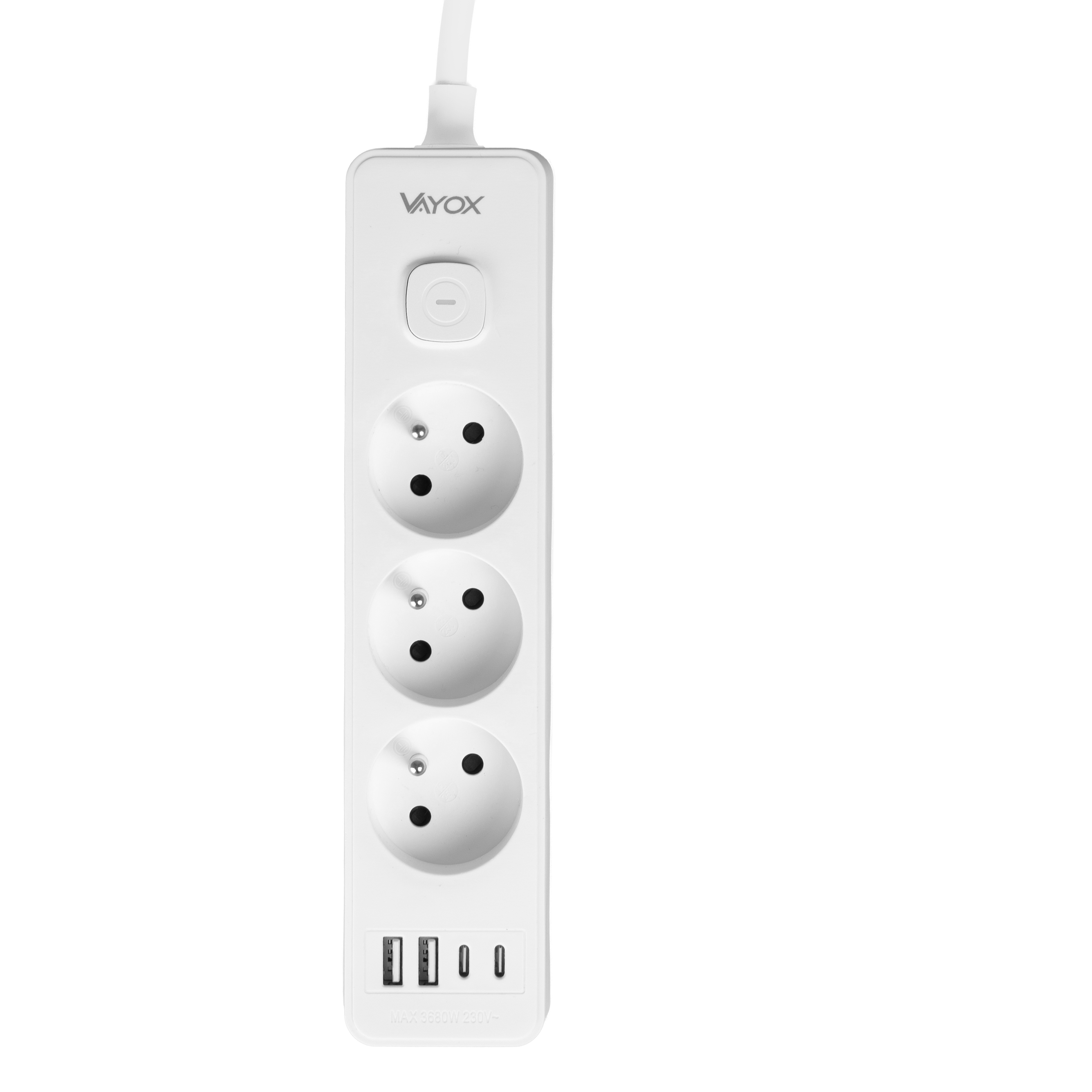 Biała listwa zasilająca z trzema gniazdami i portami USB. Białe tło.