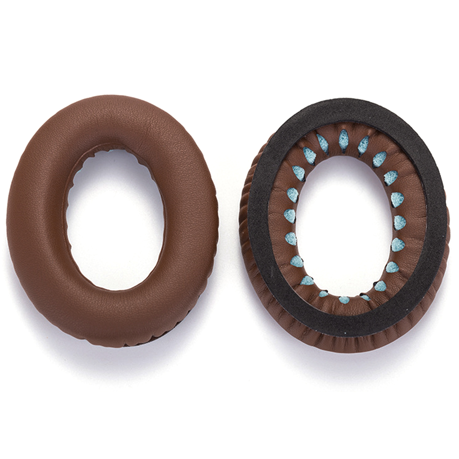 Dwie brązowe nausznice. Jedna jest gładka, druga ma czarną obwódkę i jasnoniebieskie wnętrze.