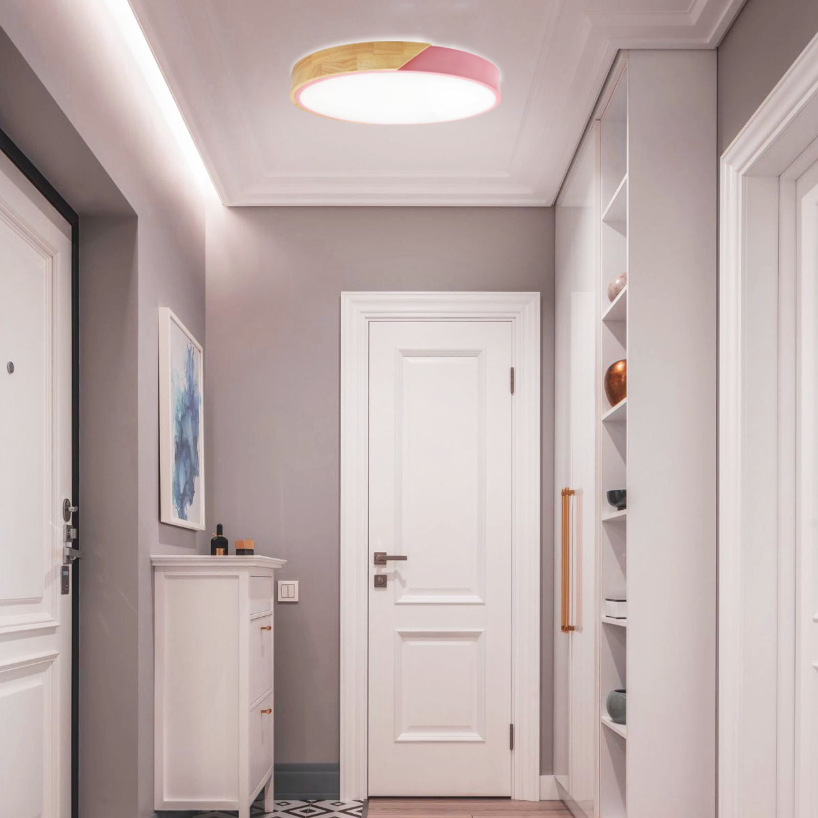 Un pasillo moderno con una lámpara de techo, puertas blancas y un mueble decorativo.