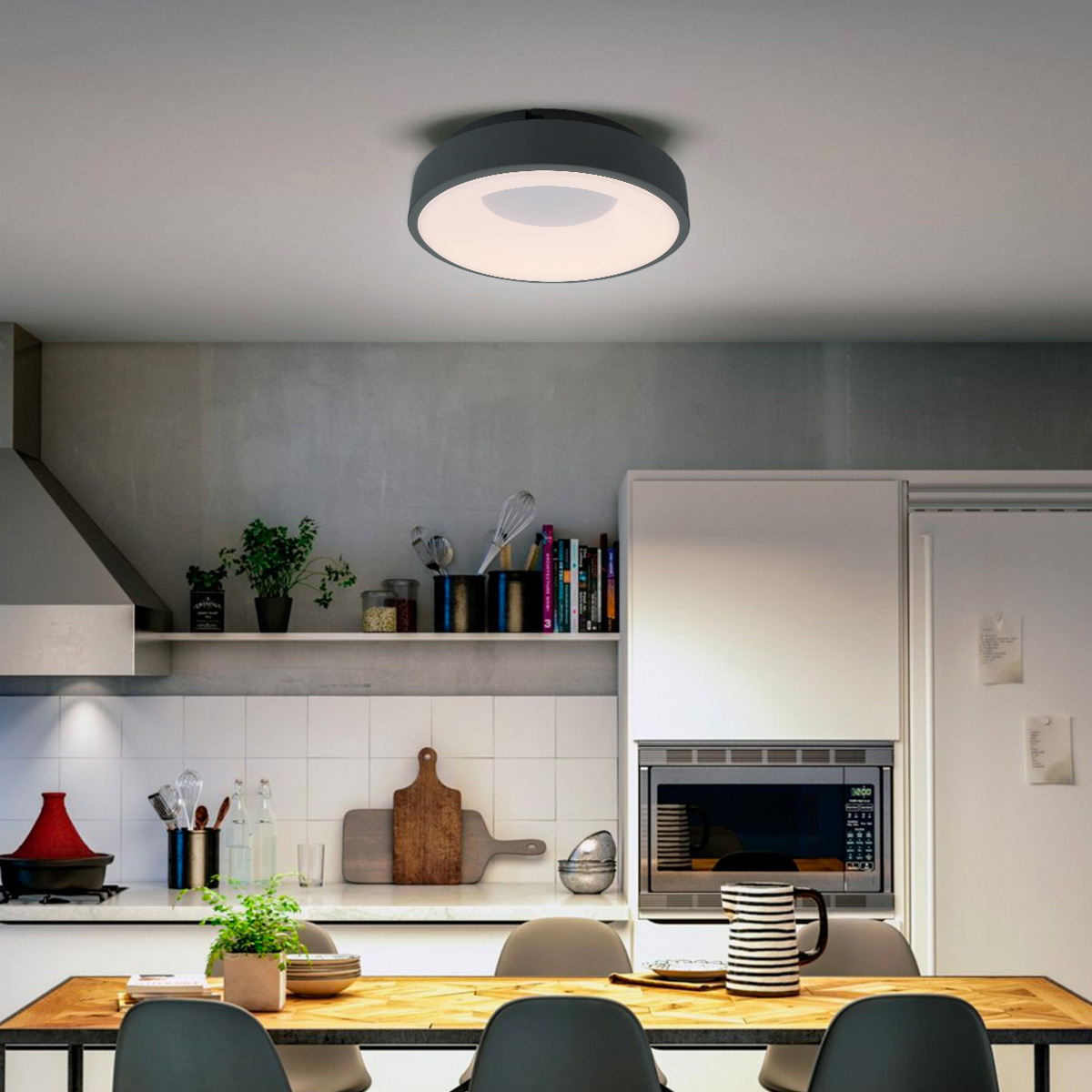 Una cocina con una lámpara de techo sobre una mesa de comedor y sillas.