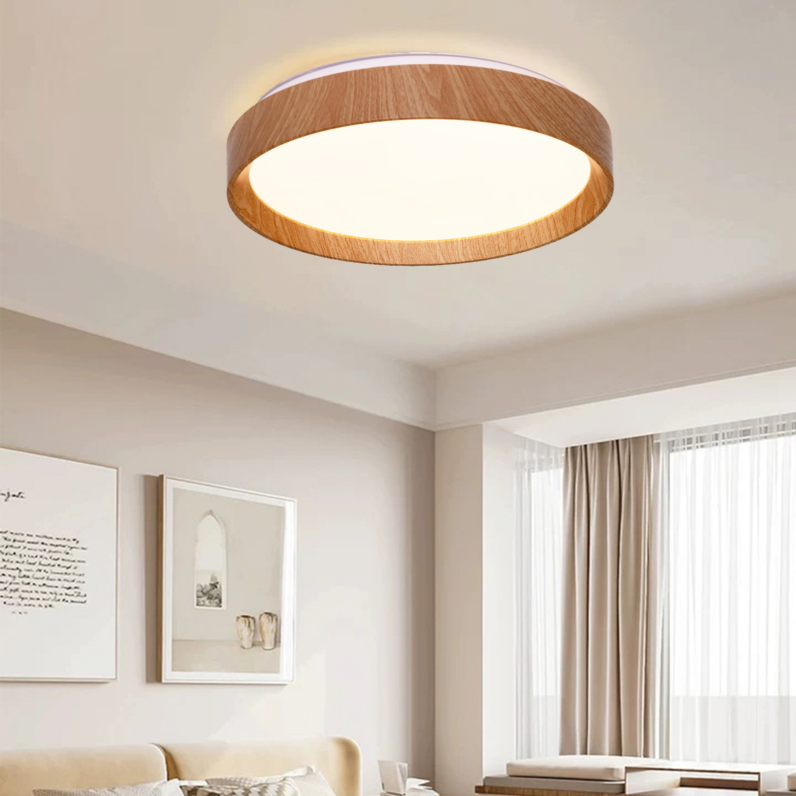 Una lámpara de techo redonda de madera. La luz está encendida, iluminando la habitación. Hay una pintura en la pared.