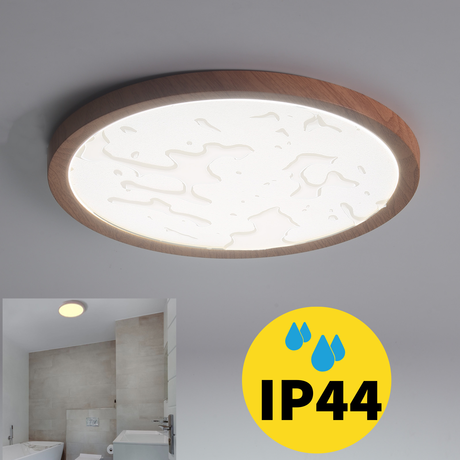 Una lámpara de techo redonda con borde de madera y centro blanco con diseño. Pegatina IP44 en la esquina inferior derecha.