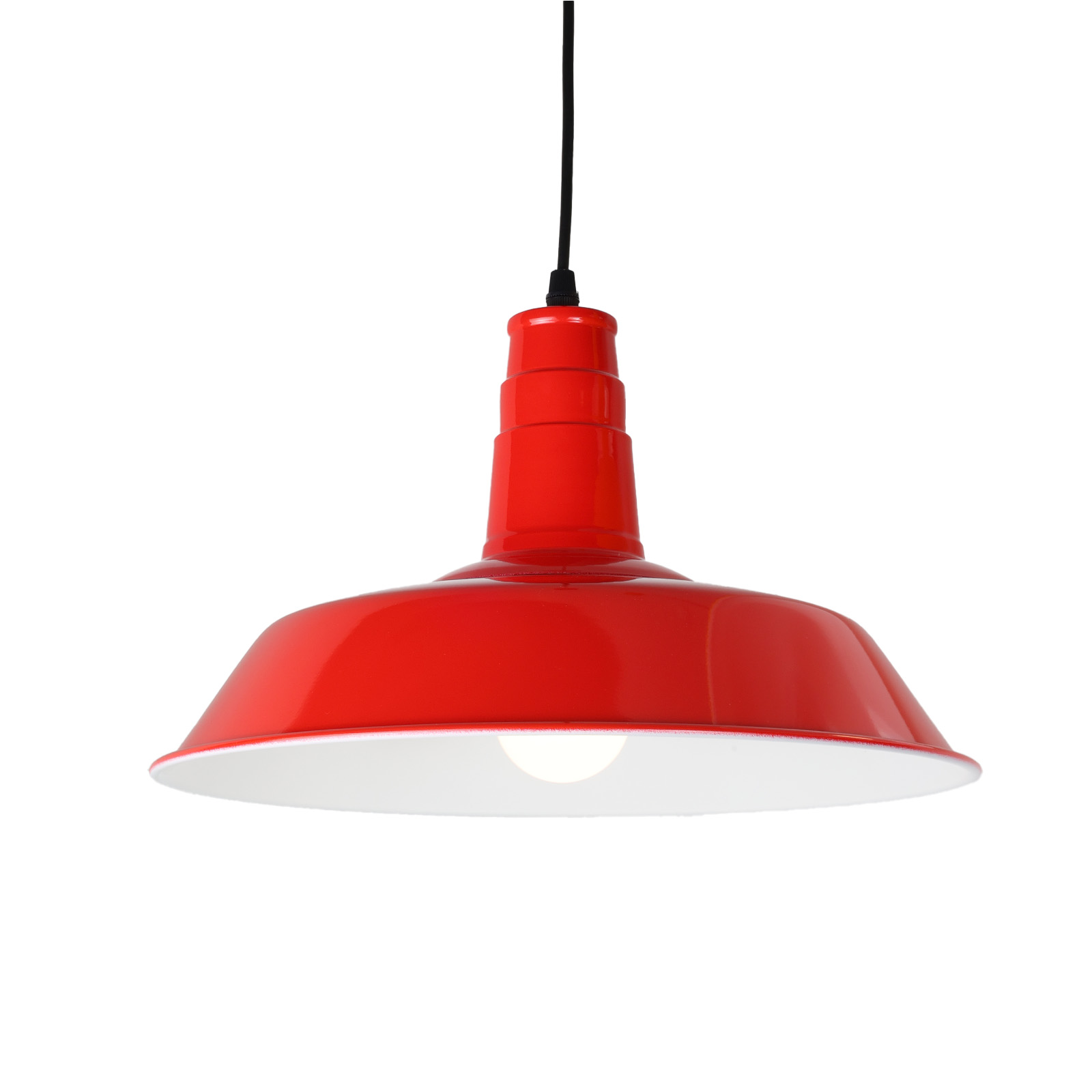 Una lámpara colgante roja con interior blanco, colgando de un cable negro.