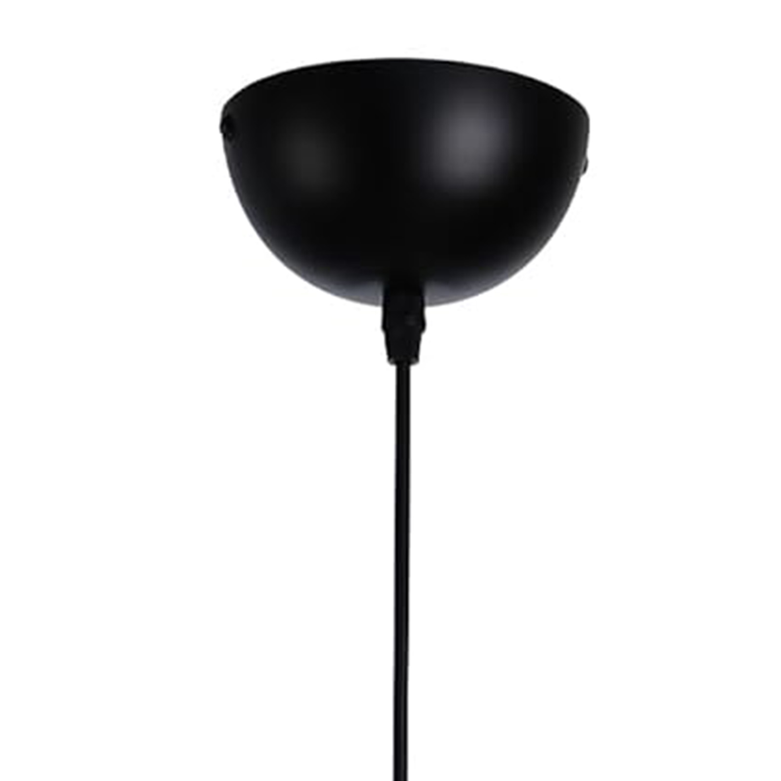 Primer plano de una lámpara de techo negra. El accesorio tiene una forma redondeada y un cable negro.