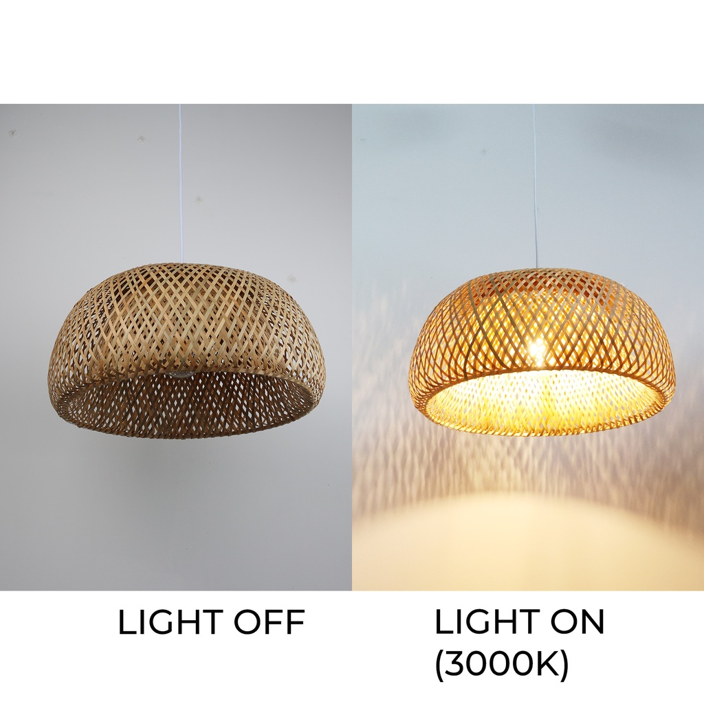 Dos pantallas de lámpara de bambú, luz apagada y encendida. La luz encendida muestra la luz interior, 3000K. La luz apagada, es un tono más oscuro.