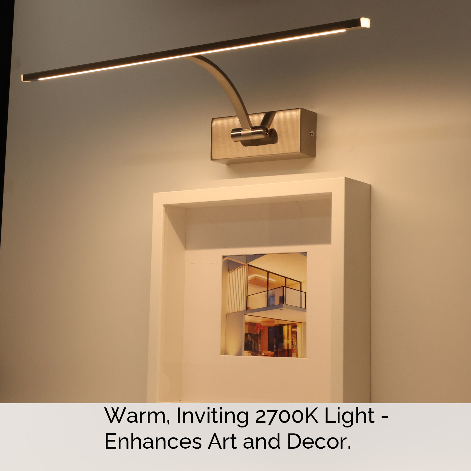 Un aplique LED iluminado sobre una imagen en un marco. El texto dice: 'Luz cálida y acogedora de 2700K: realza el arte y la decoración'.