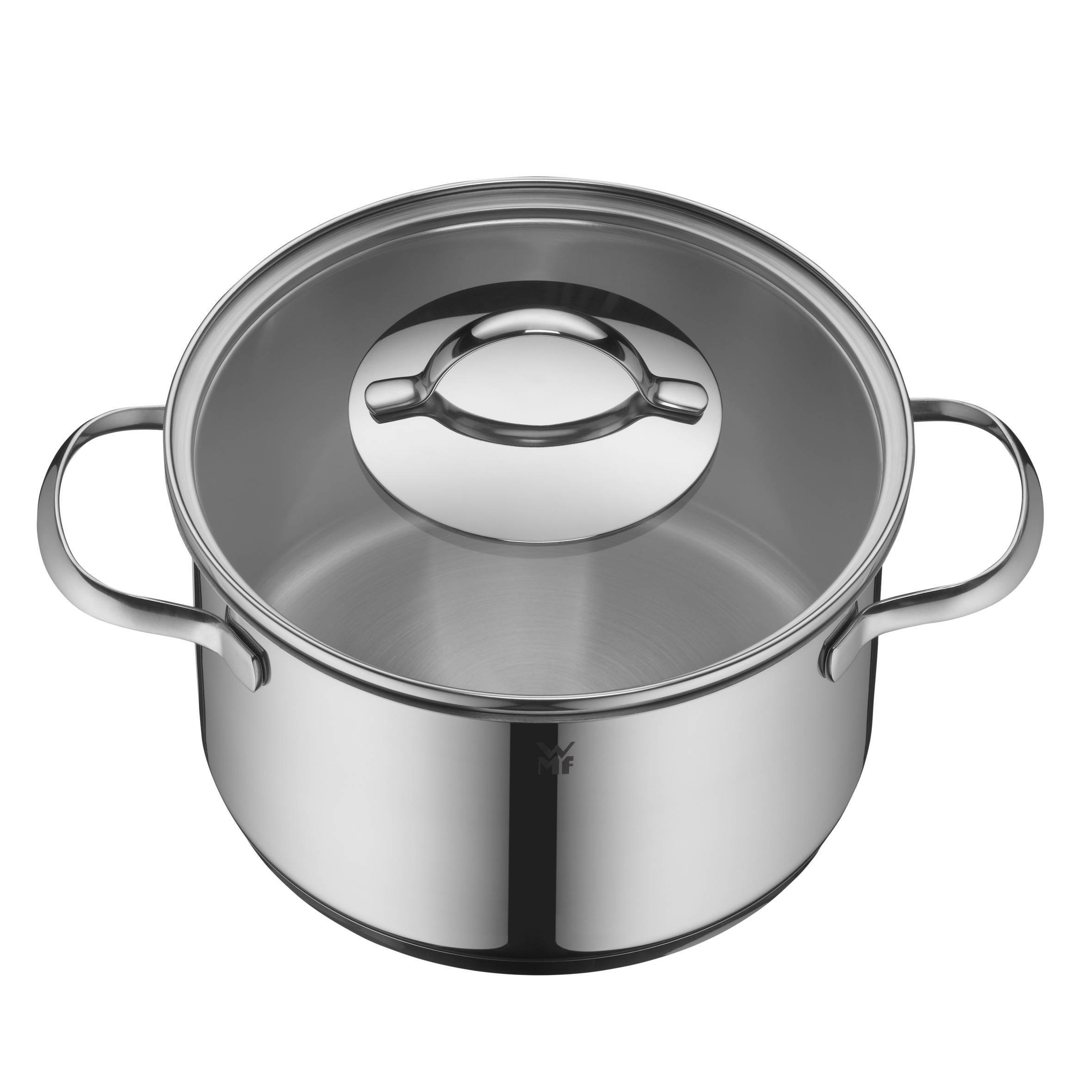 Une casserole en acier inoxydable avec un couvercle en verre, isolée sur fond noir.