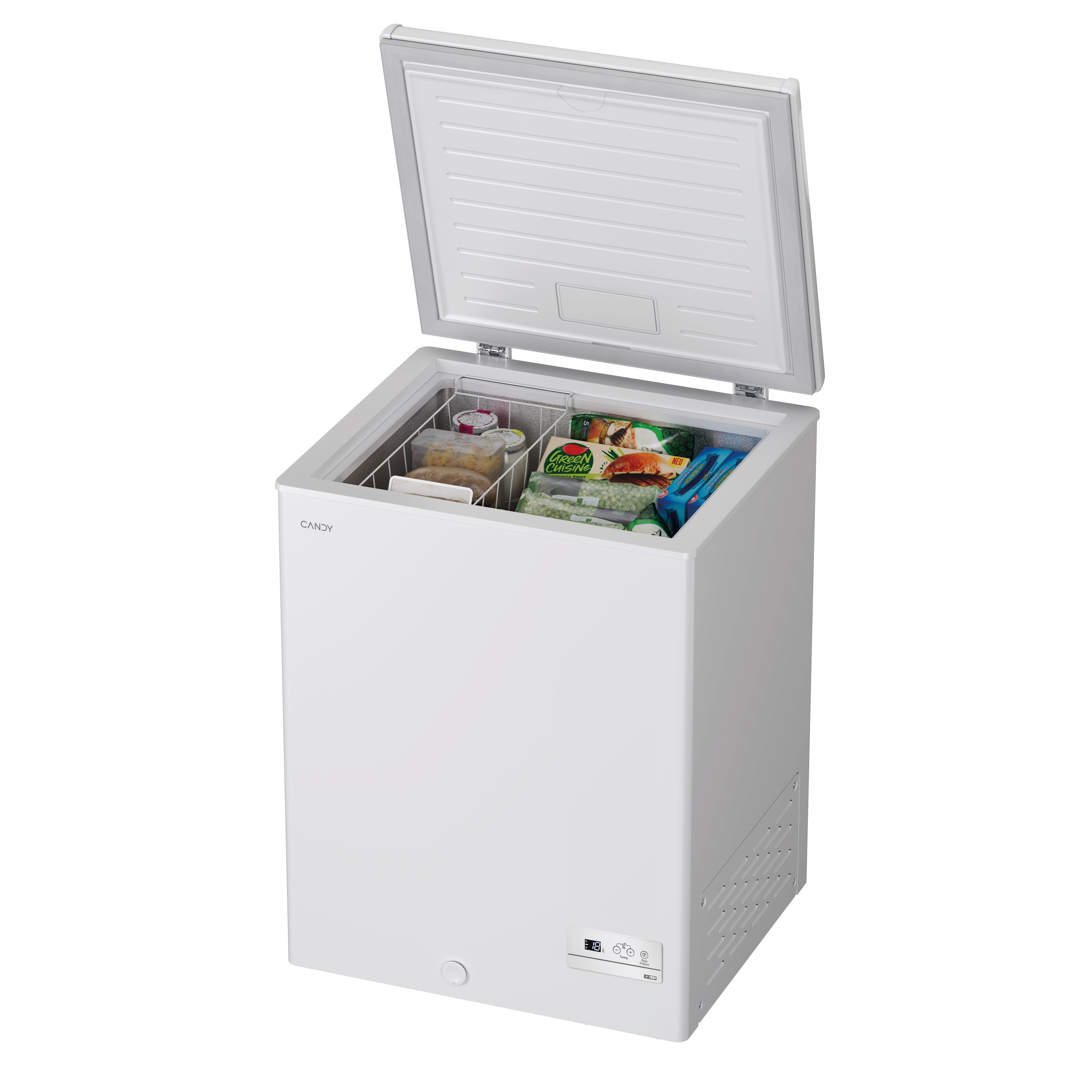 Un congelatore a pozzetto CANDY bianco, aperto. Contiene cibi surgelati. La porta è aperta. Il logo è sul lato.