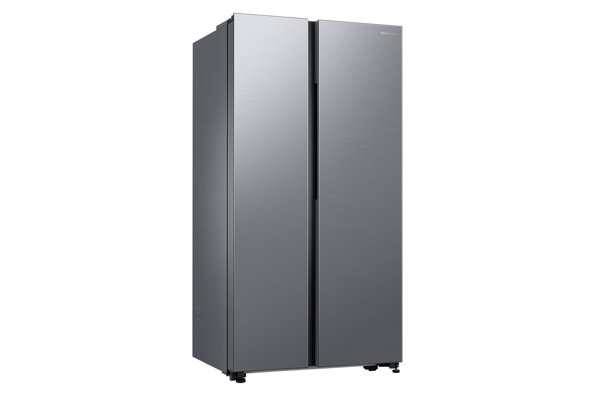 Ein silberner Samsung Side-by-Side-Kühlschrank vor schwarzem Hintergrund. Er hat zwei vertikale Türen.