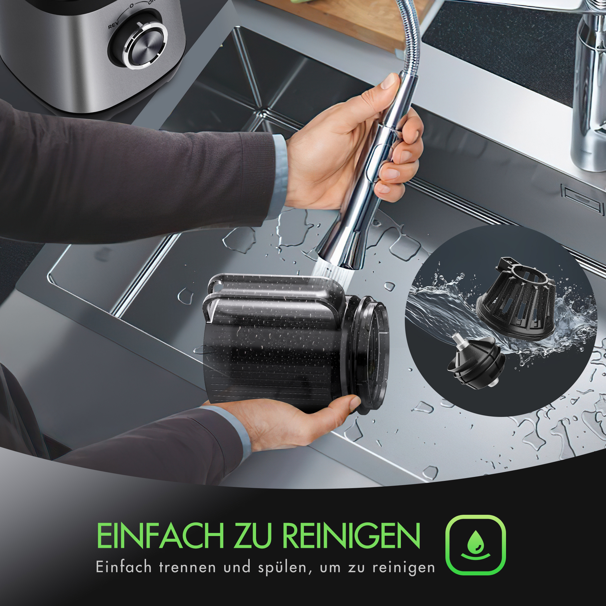 Eine Person reinigt eine schwarze Entsafter-Komponente in einem Waschbecken. Der Entsafter ist zerlegt, und Wasser wird versprüht.