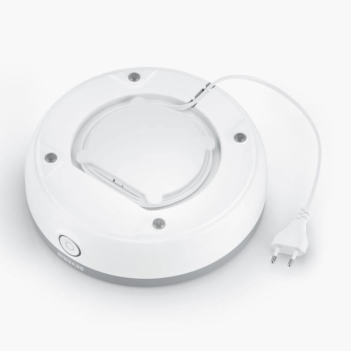 Białe, okrągłe urządzenie Severin z przewodem i wtyczką. Ma centralną pokrywę i guziki.