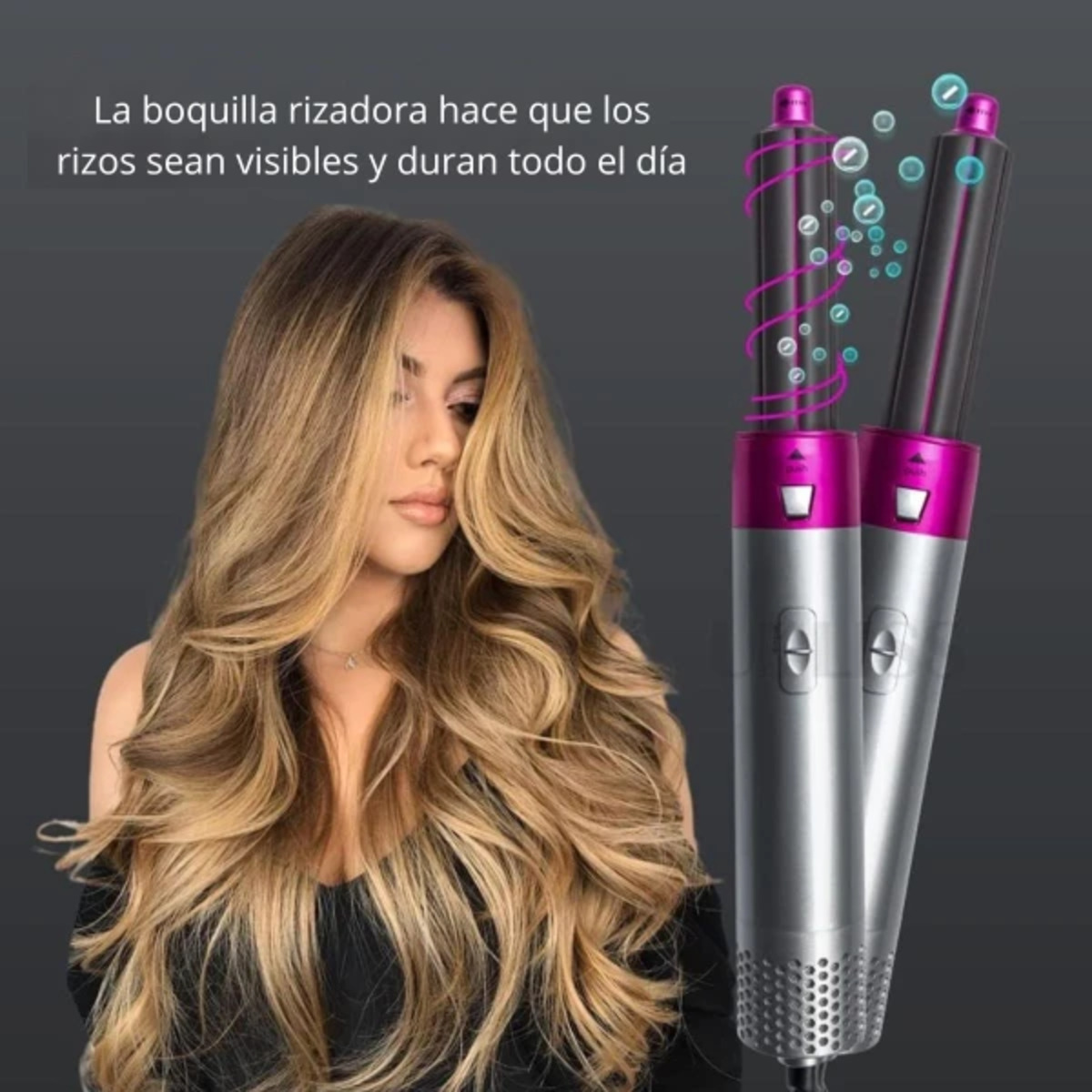 Mujer con cabello largo y ondulado, herramienta de peinado. La herramienta es plateada y rosa. Texto: La boquilla rizadora hace rizos visibles.