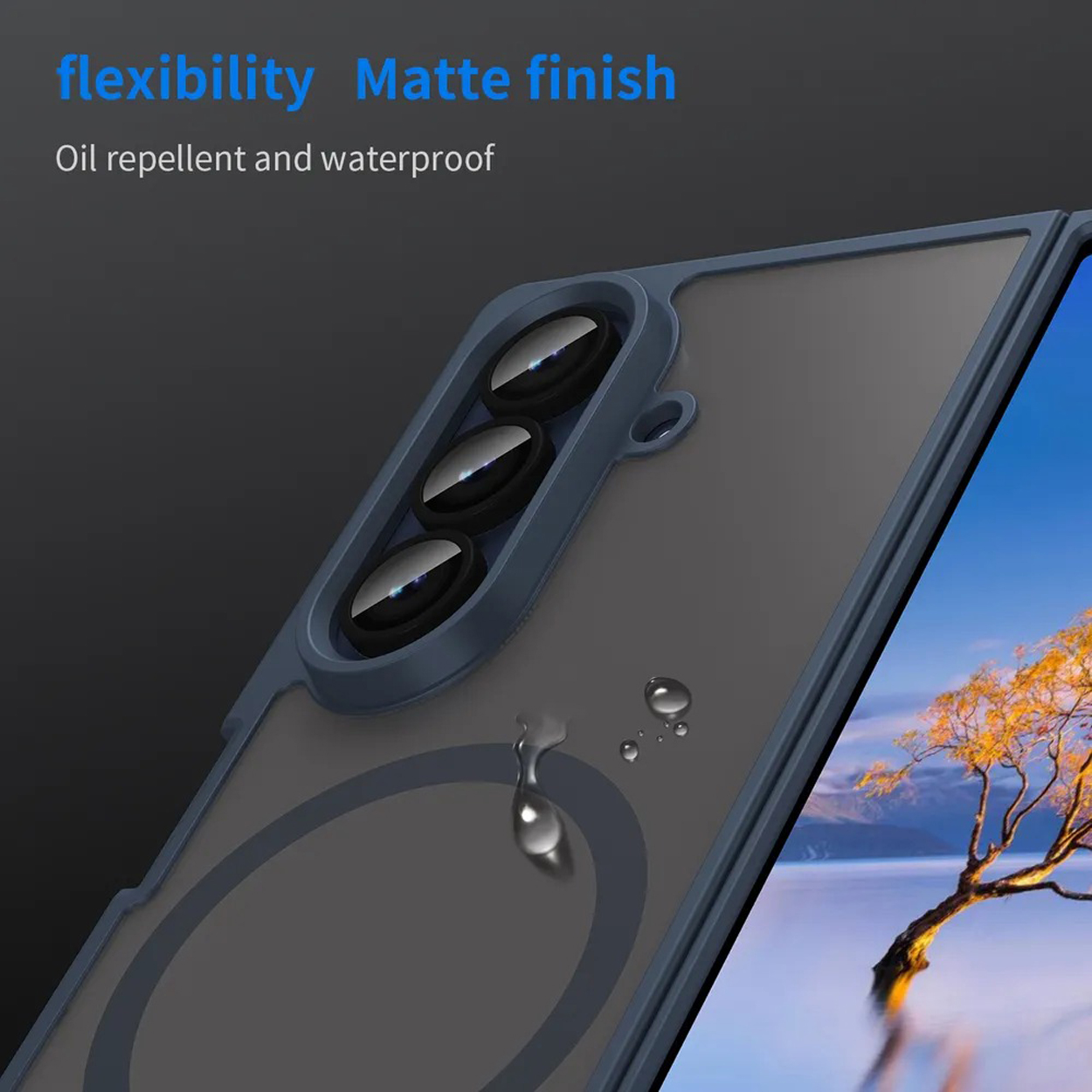 Gros plan sur un étui de téléphone bleu et gris avec un téléphone à l'intérieur. L'étui est flexible et imperméable.