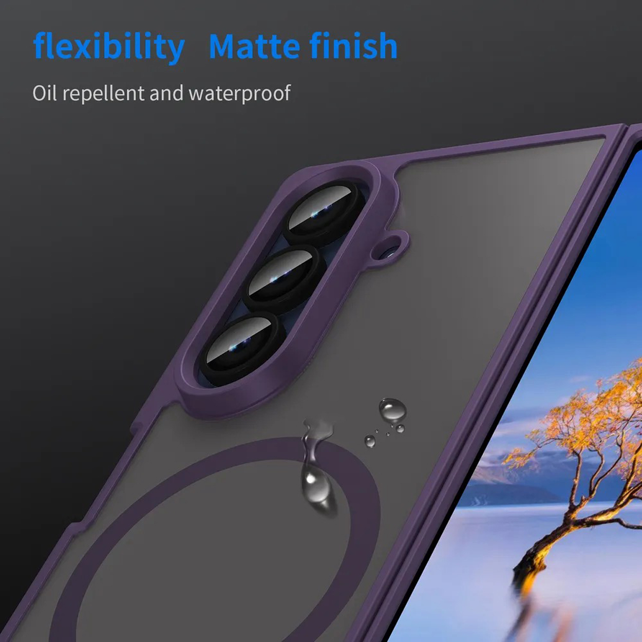 Paarse telefoonhoes detail met waterdruppels. De hoes heeft een matte achterkant en een magnetische cirkel.