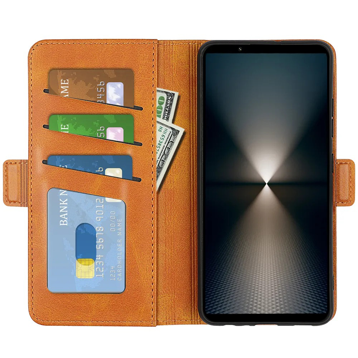 Open bruine leren telefoonhoes met creditcards, contant geld en een telefoon. Het telefoonscherm is donker.