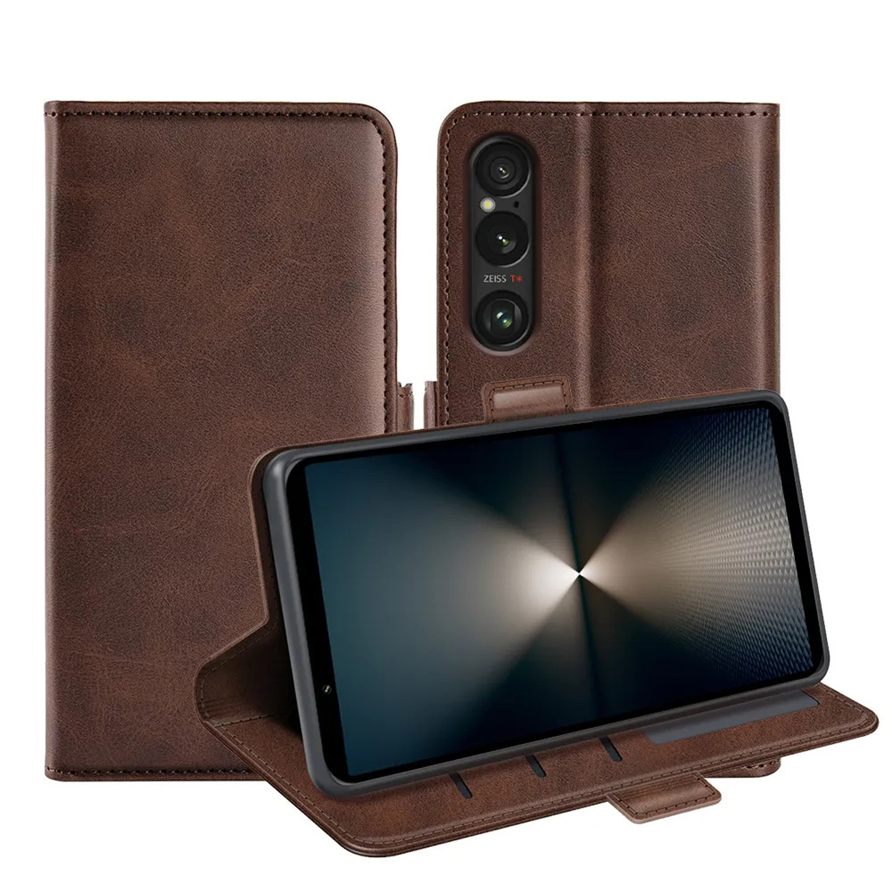 Bruine leren telefoonhoes met telefoon erin. Toont de telefoon schuin.