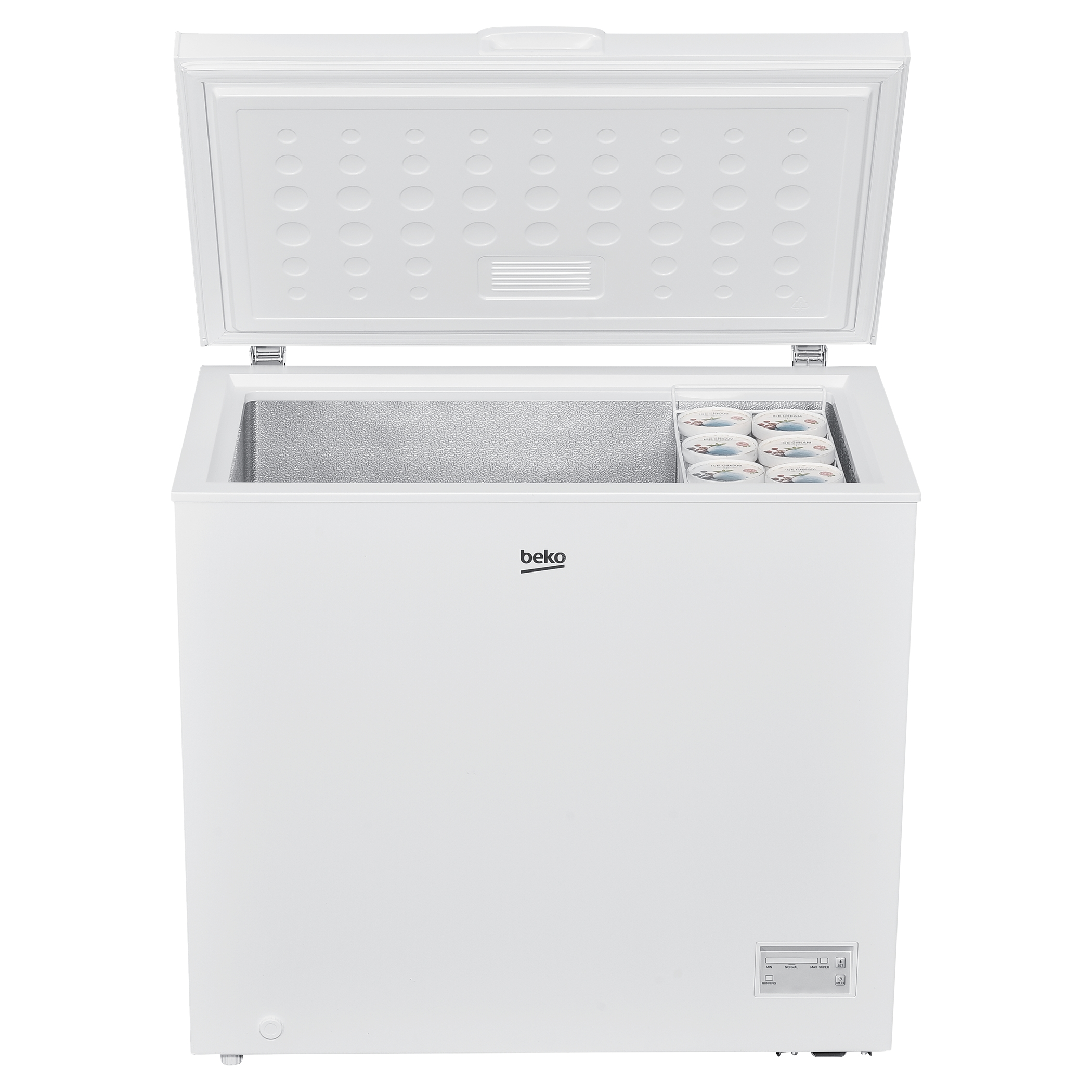 Un congelatore a pozzetto bianco con il coperchio aperto. All'interno, ci sono diversi contenitori di cibo. Il logo Beko è visibile.