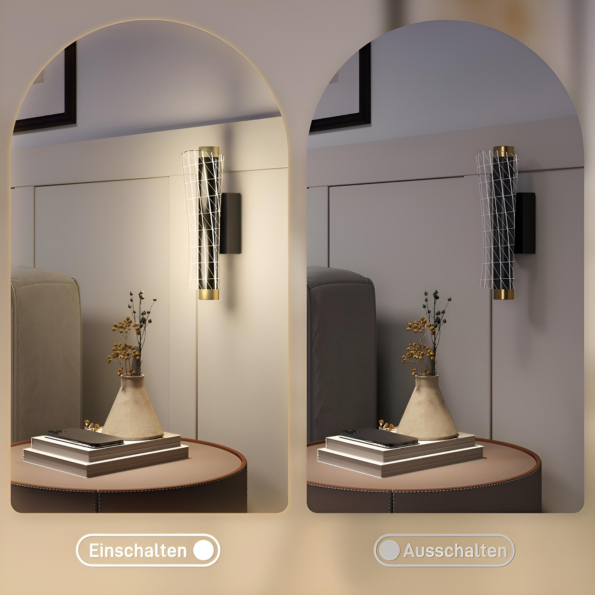 Zwei Bilder einer Wandleuchte, eine ein- und eine ausgeschaltet, mit einer Vase und einem Tisch im Vordergrund.