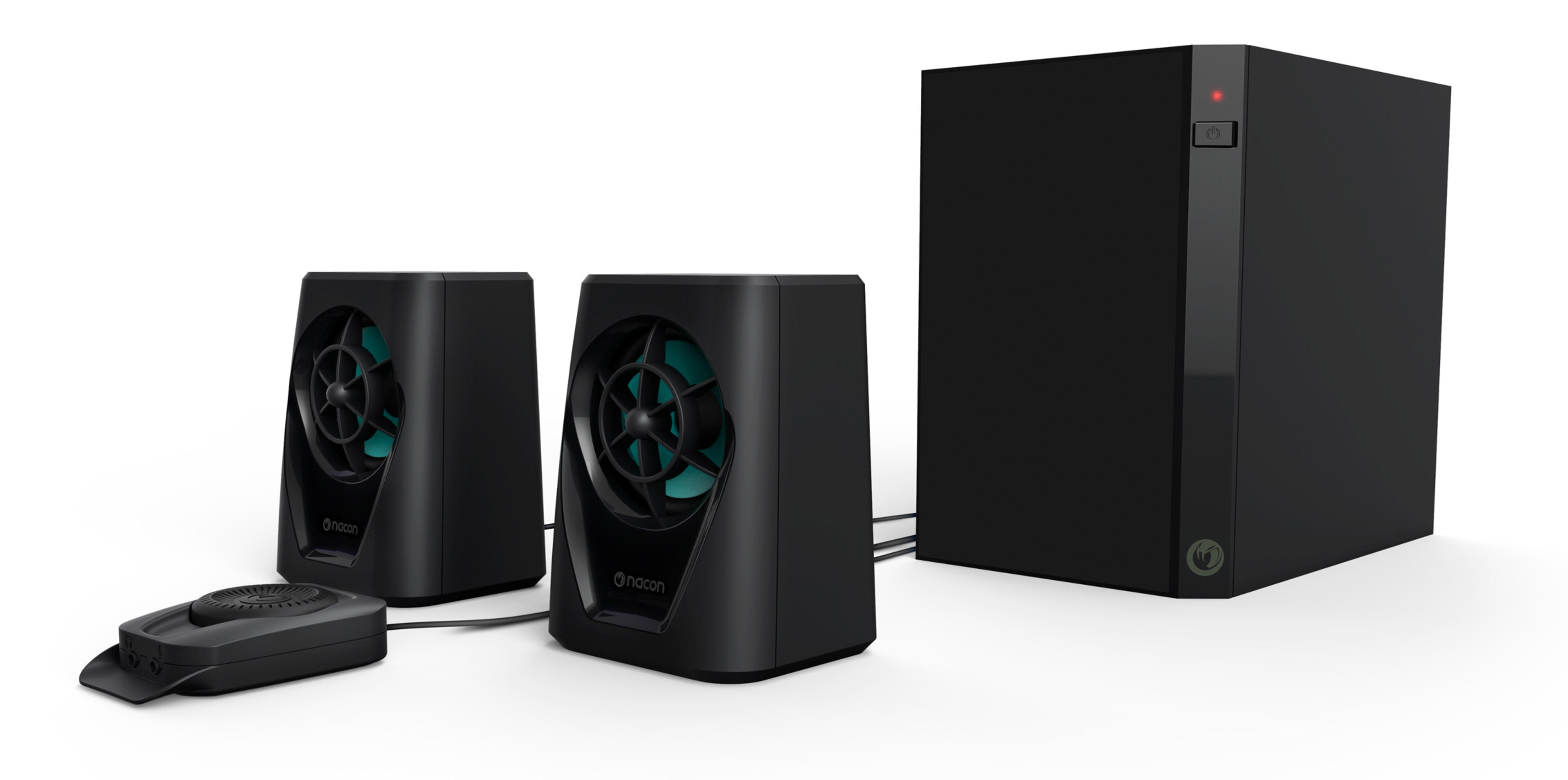 Schwarzes Lautsprechersystem mit zwei Satelliten und einem Subwoofer, verbunden mit Kabeln.