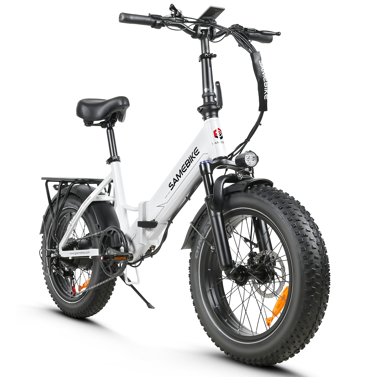 Bicicleta eléctrica Samebike blanca. Llantas gruesas, luz frontal visible. Sobre una superficie blanca.