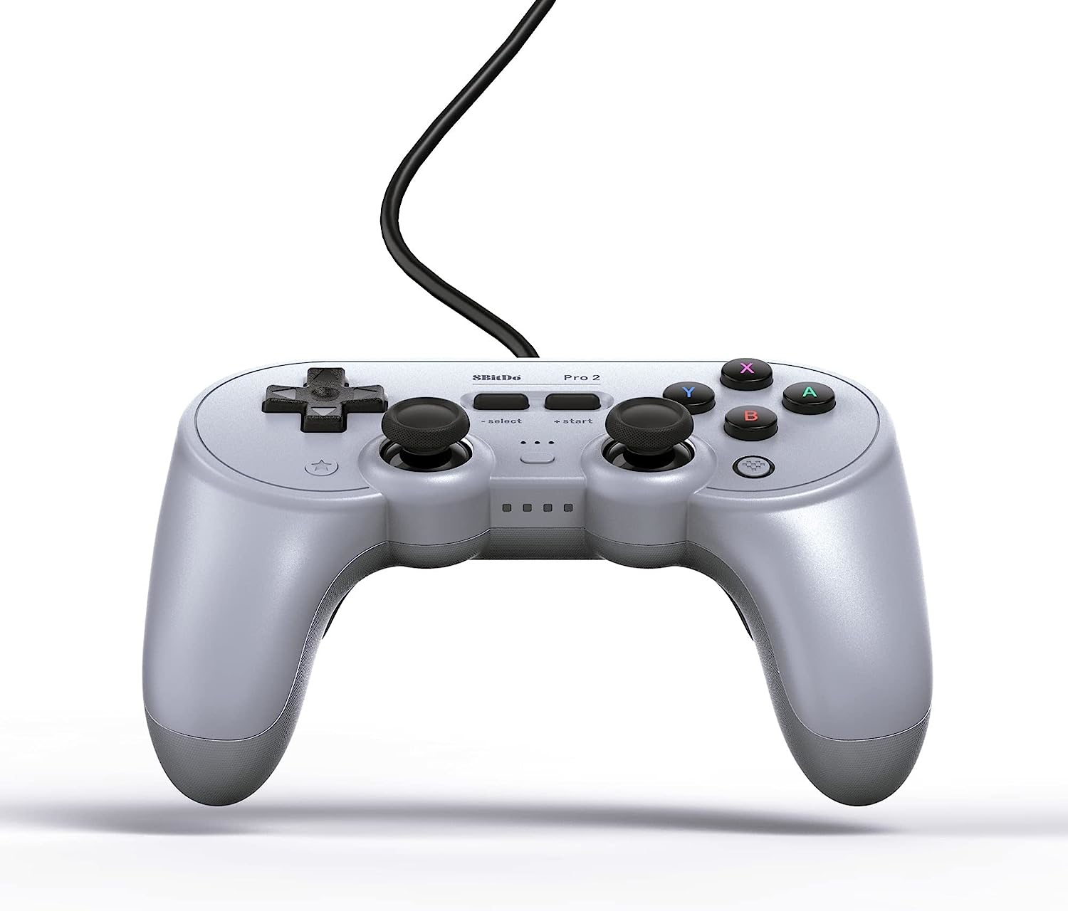 Silberner 8BitDo Pro 2 Gamecontroller mit schwarzen Knöpfen. Kabel oben.