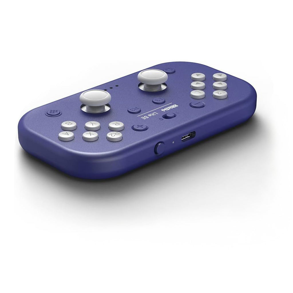Un gamepad viola con joystick e pulsanti bianchi. Ha un design elegante e moderno.