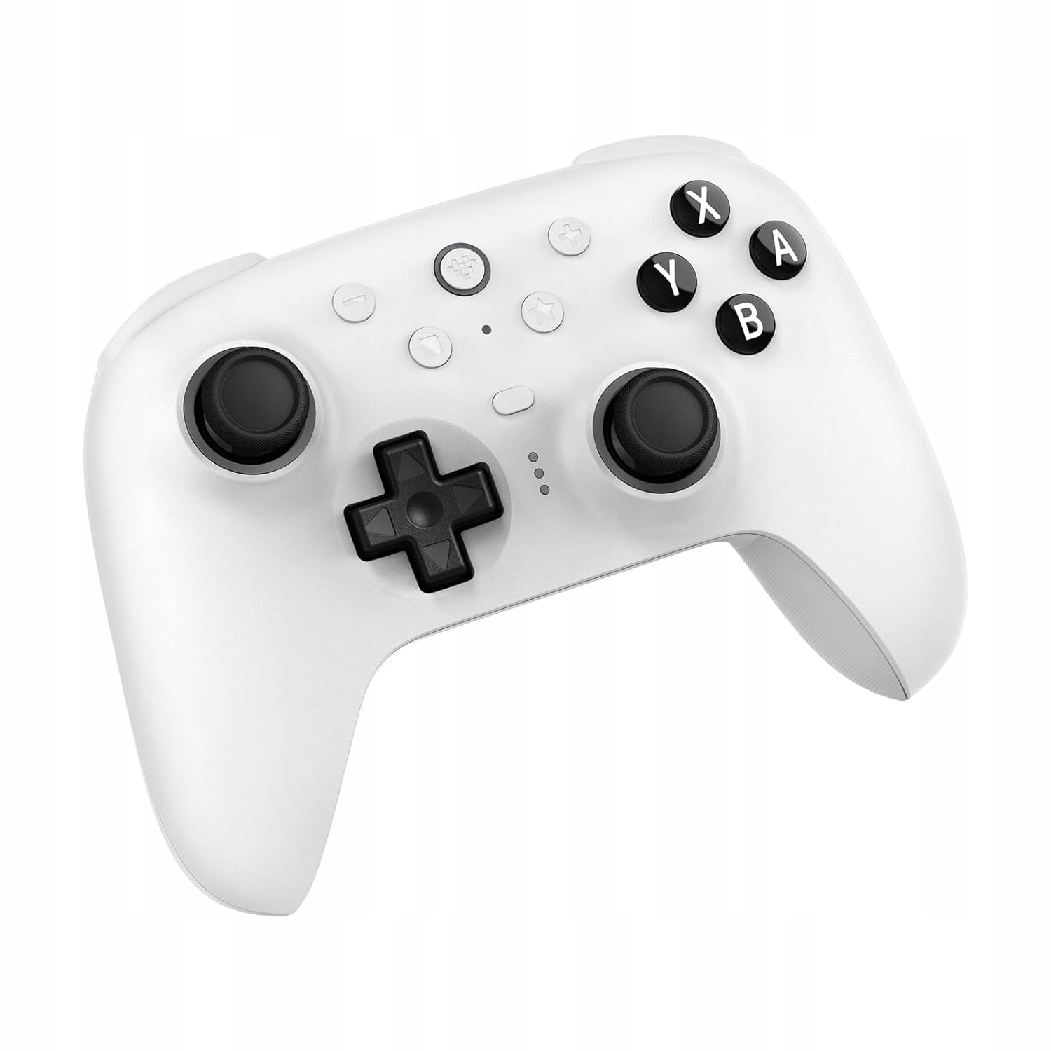 Biały gamepad z czarnymi przyciskami. Posiada dwa joysticki, krzyżak i przyciski X, Y, A, B.