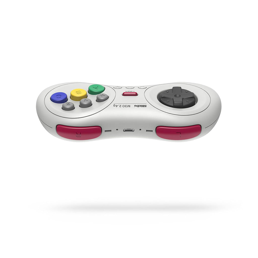 Un controller di gioco bianco con un D-pad nero e dettagli rossi, fluttuante su sfondo bianco.