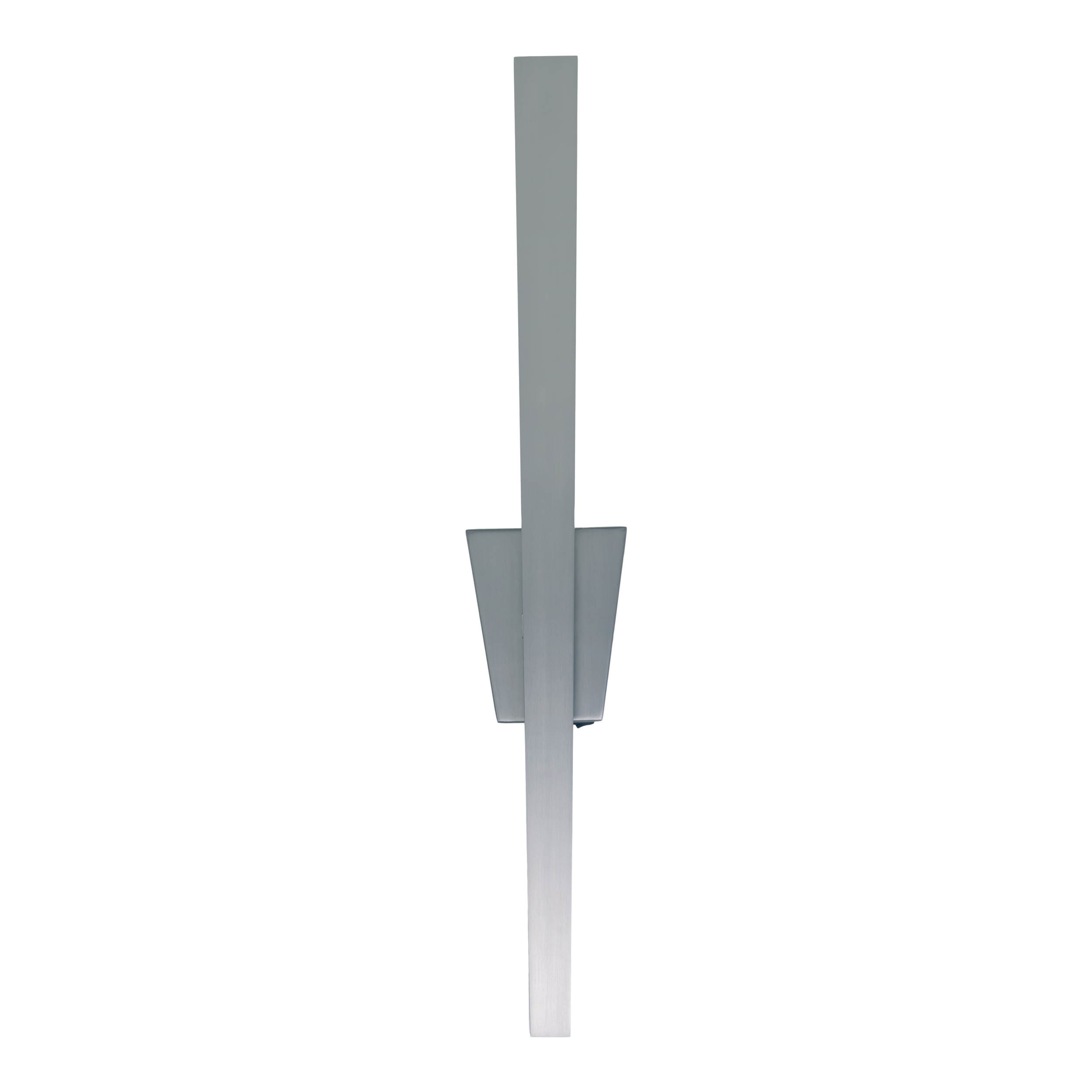 Silberne Wandlampe mit langem, rechteckigem Licht. Weißer Hintergrund.