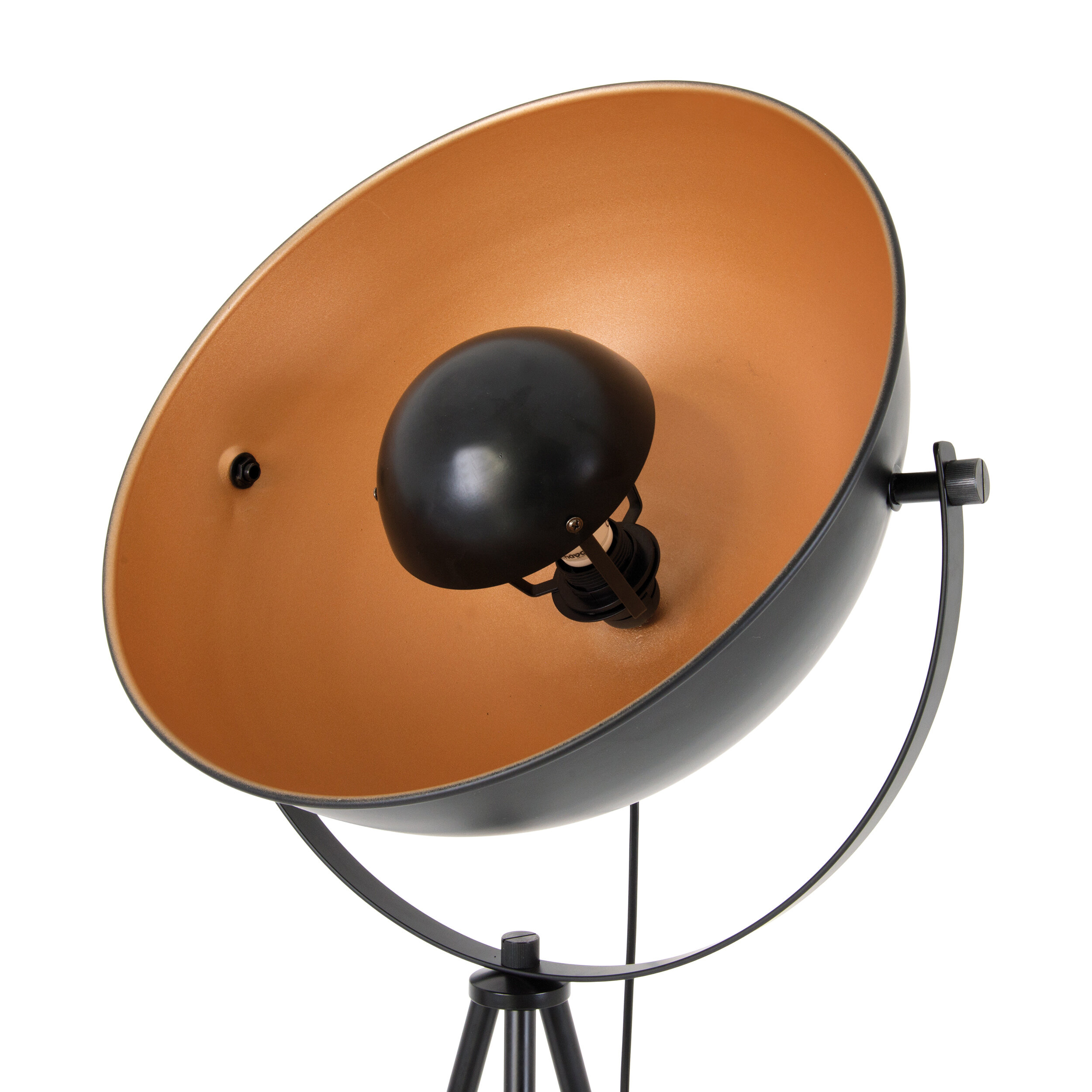 Nahaufnahme einer schwarzen Stehleuchte mit goldenem Innenraum. Die Lampe ist schwarz mit goldenem Innenraum und steht auf einem Stativ.
