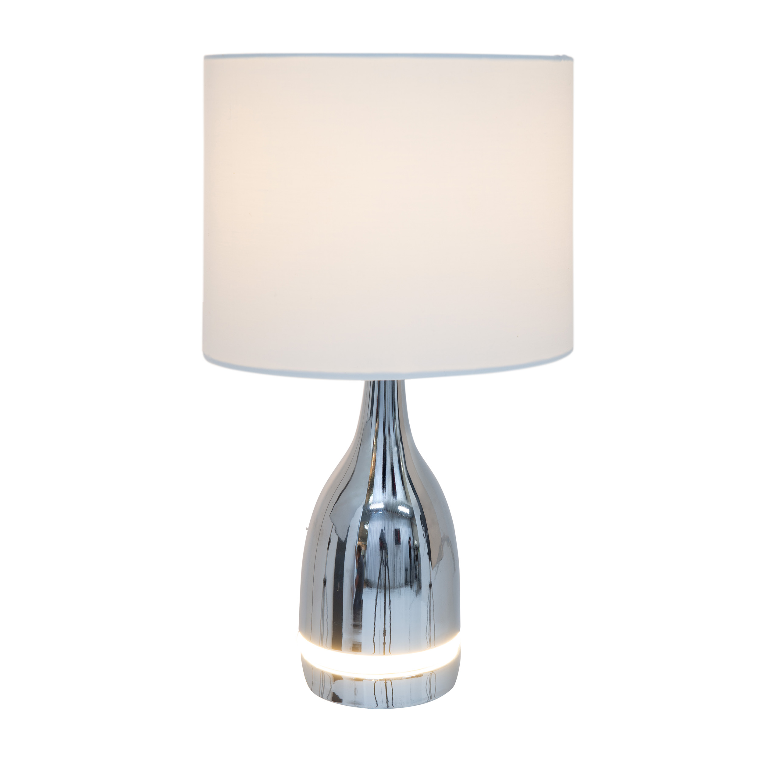 Eine Lampe mit weißem Lampenschirm und Chromsockel.