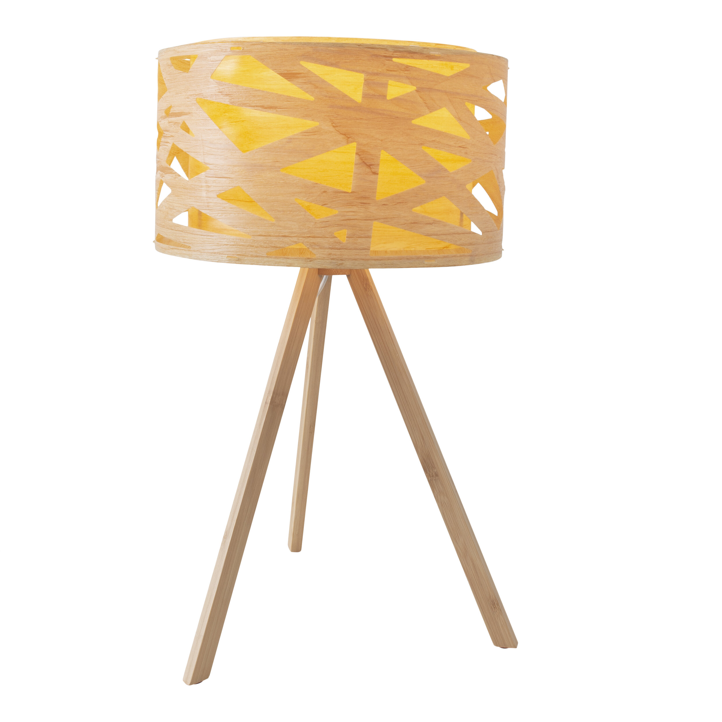 Hellfarbene Holzlampe mit zylindrischem Schirm. Der Schirm hat dreieckige Aussparungen.