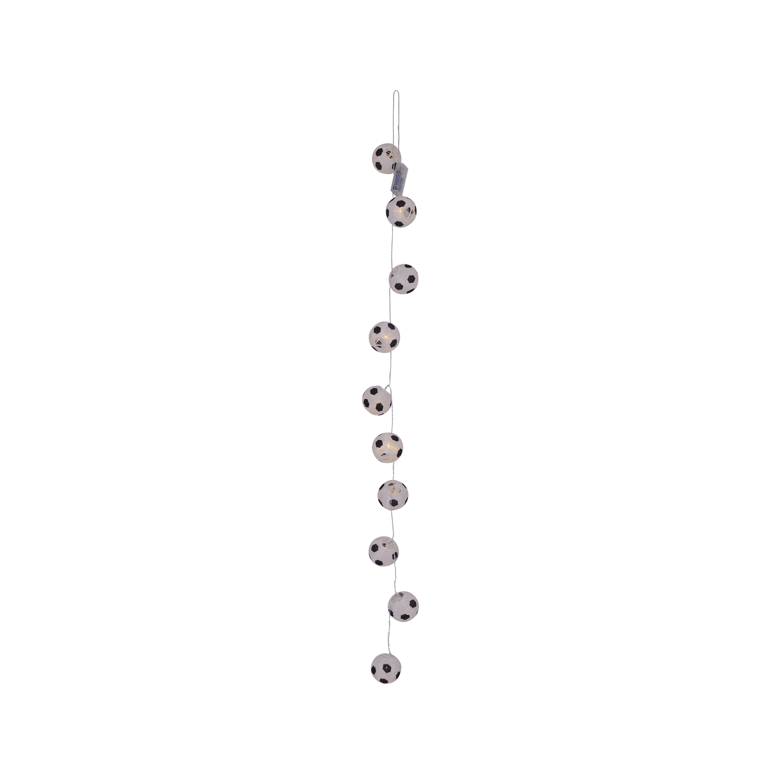 Eine Kette von Fussballornamenten hängt vor weissem Hintergrund. Jeder Ball ist schwarz und weiss.