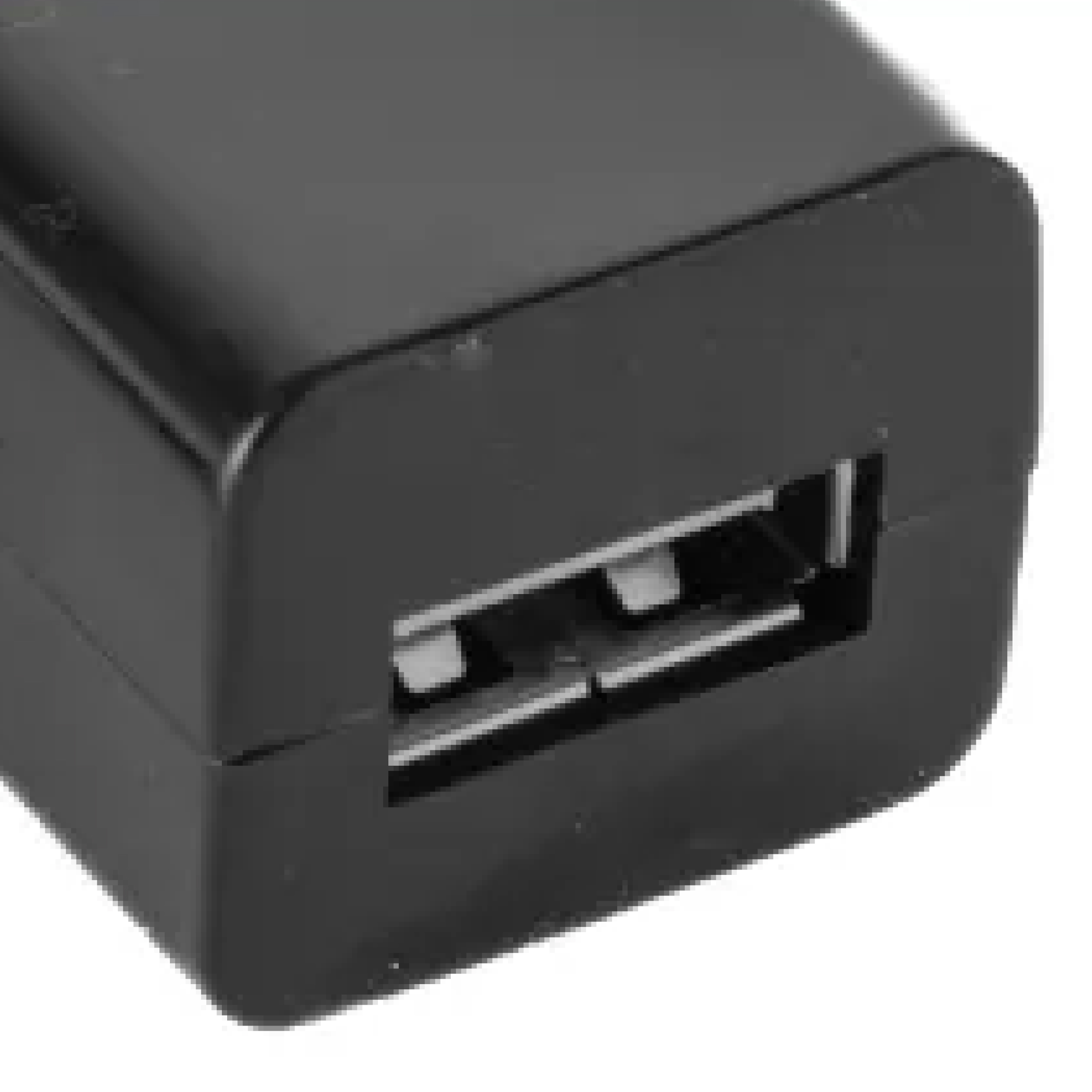 Primer plano de un cargador USB negro con un puerto USB visible. El cargador es rectangular y sólido.