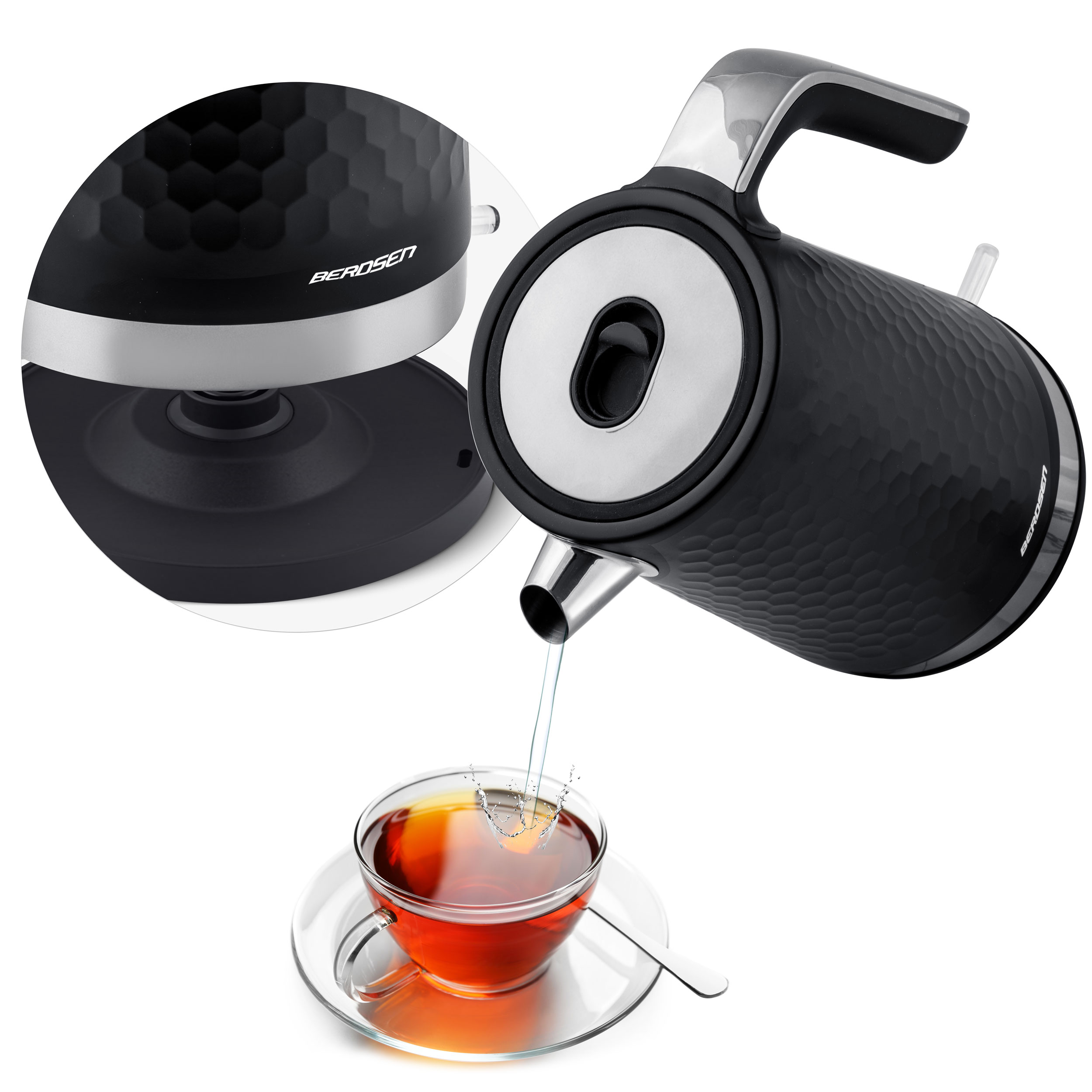 Czarny czajnik nalewa wodę do filiżanki herbaty. Czajnik ma wzór plastra miodu i srebrne akcenty.