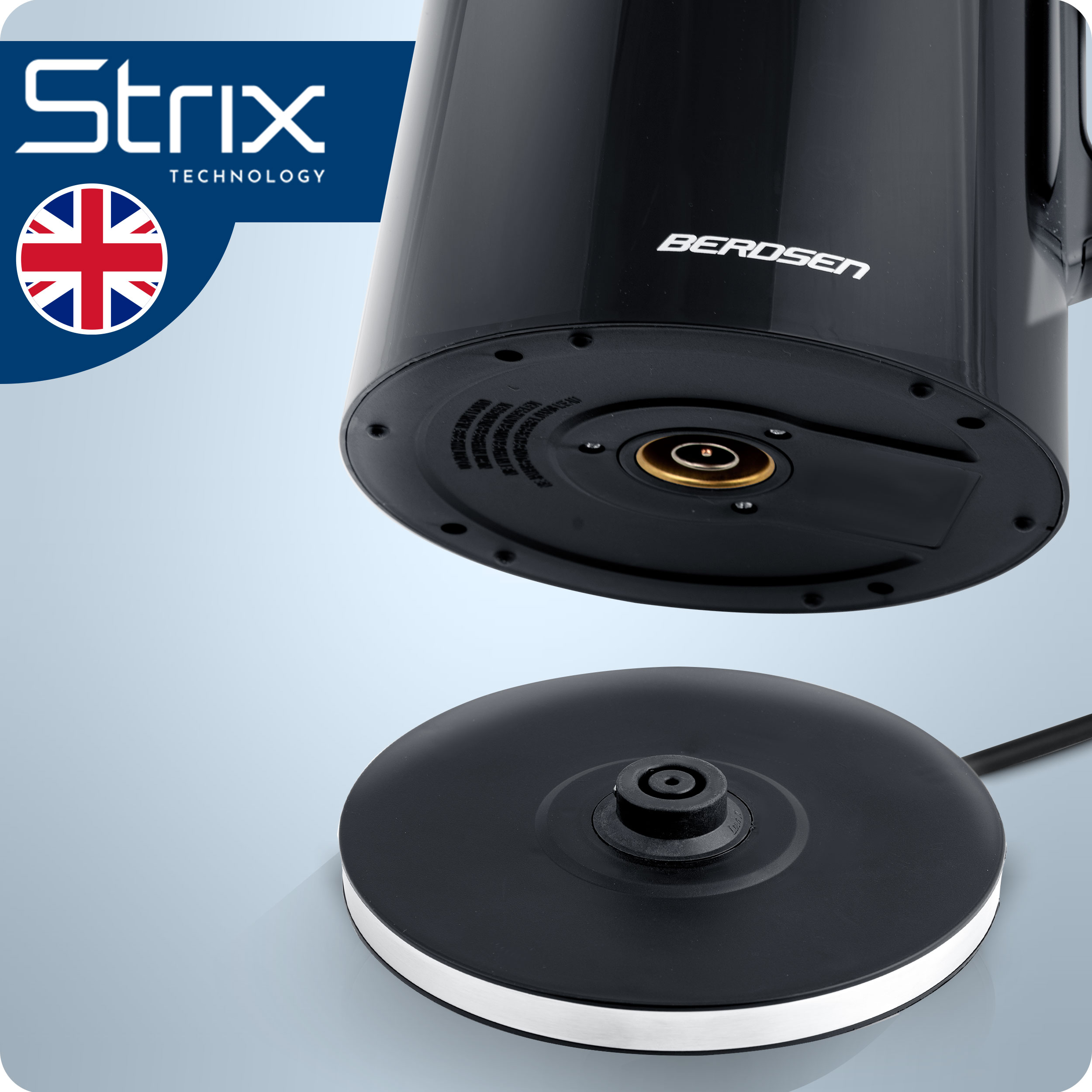 Zbliżenie czarnej podstawy czajnika elektrycznego z logo Strix i flagą UK. Jasne tło.