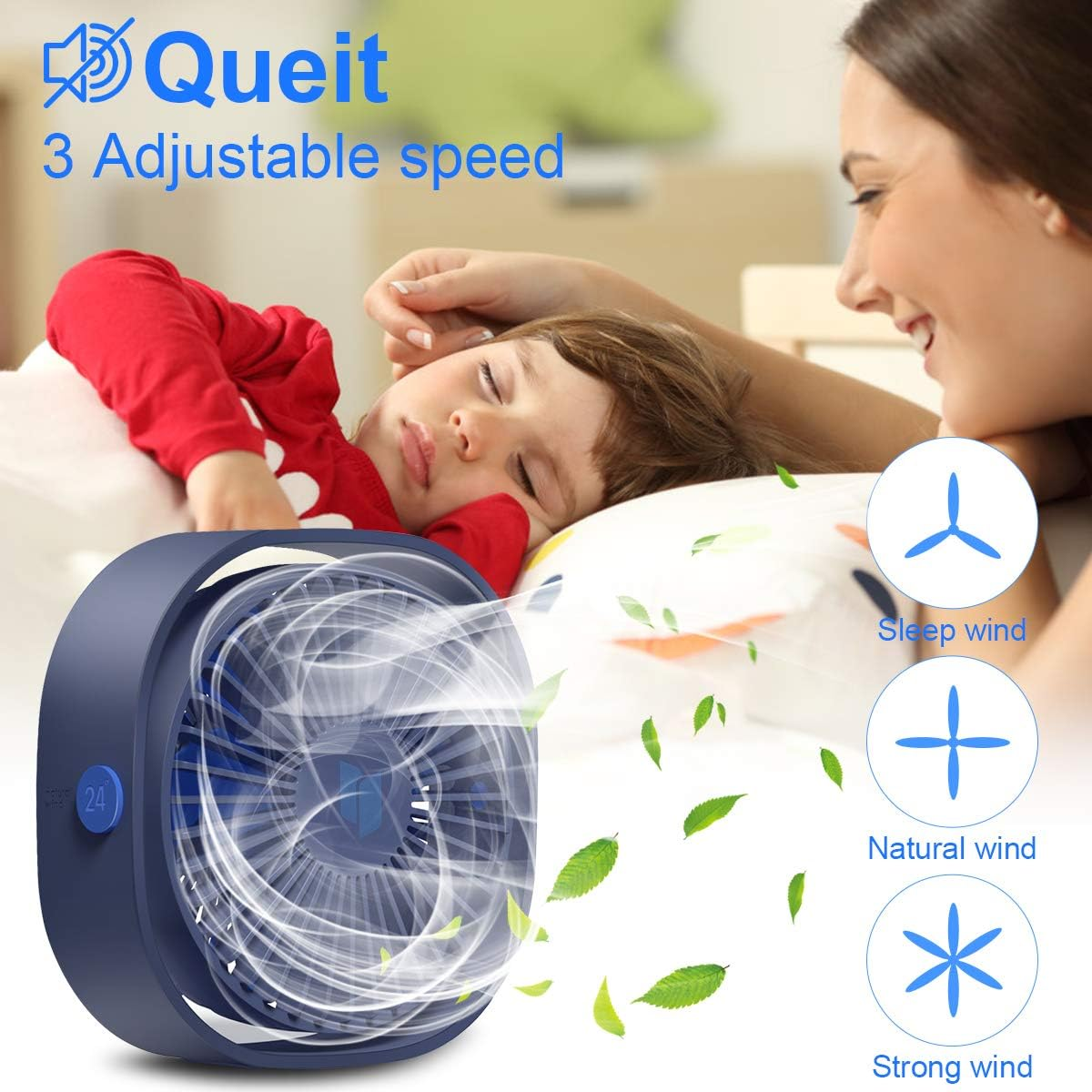 Ein blauer Ventilator mit einem schlafenden Kind im Hintergrund. Der Ventilator hat drei Geschwindigkeitsstufen.