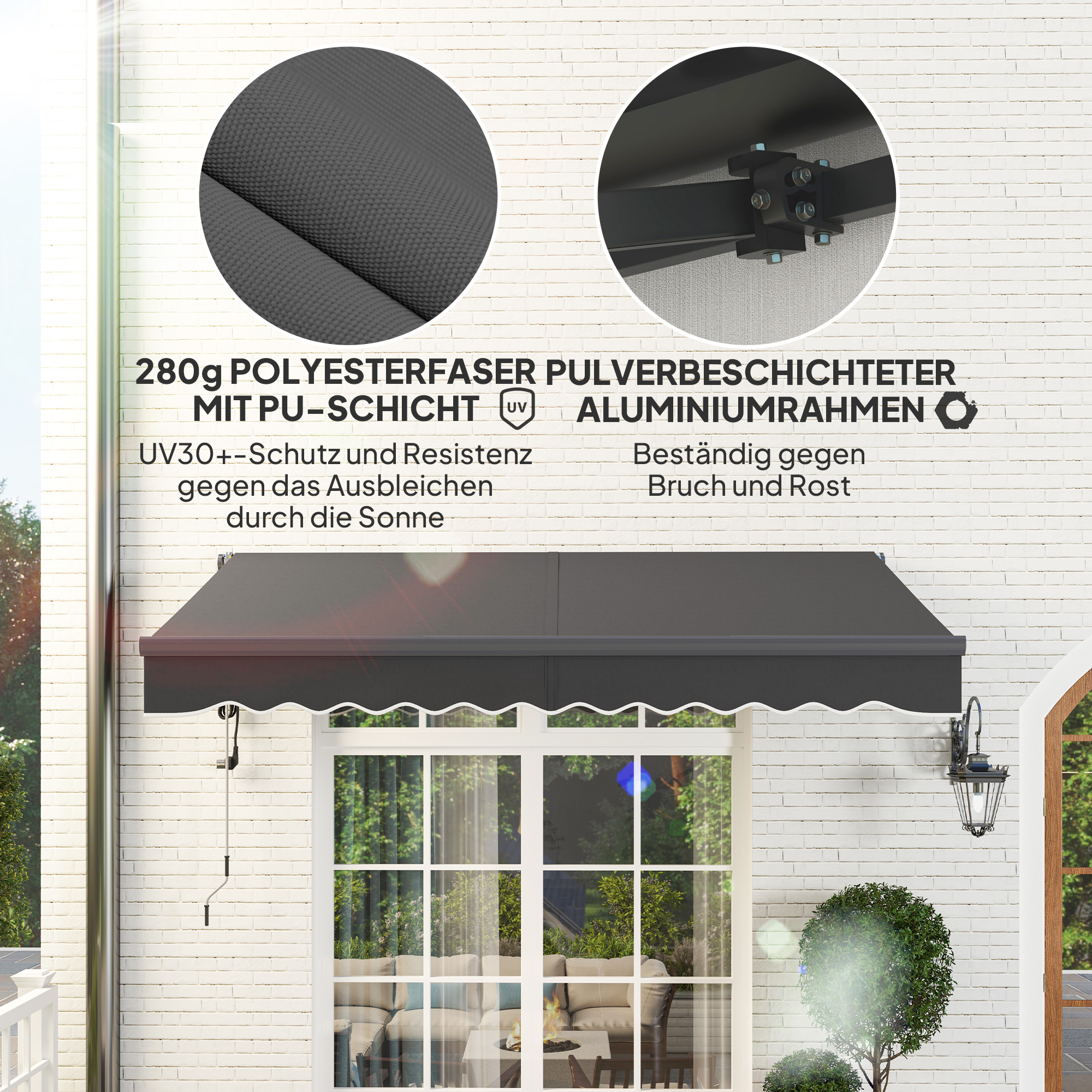 Schwarze Markise über weißer Backsteinmauer. Nahaufnahmen zeigen Stoff- und Rahmendetails. UV-Schutz.