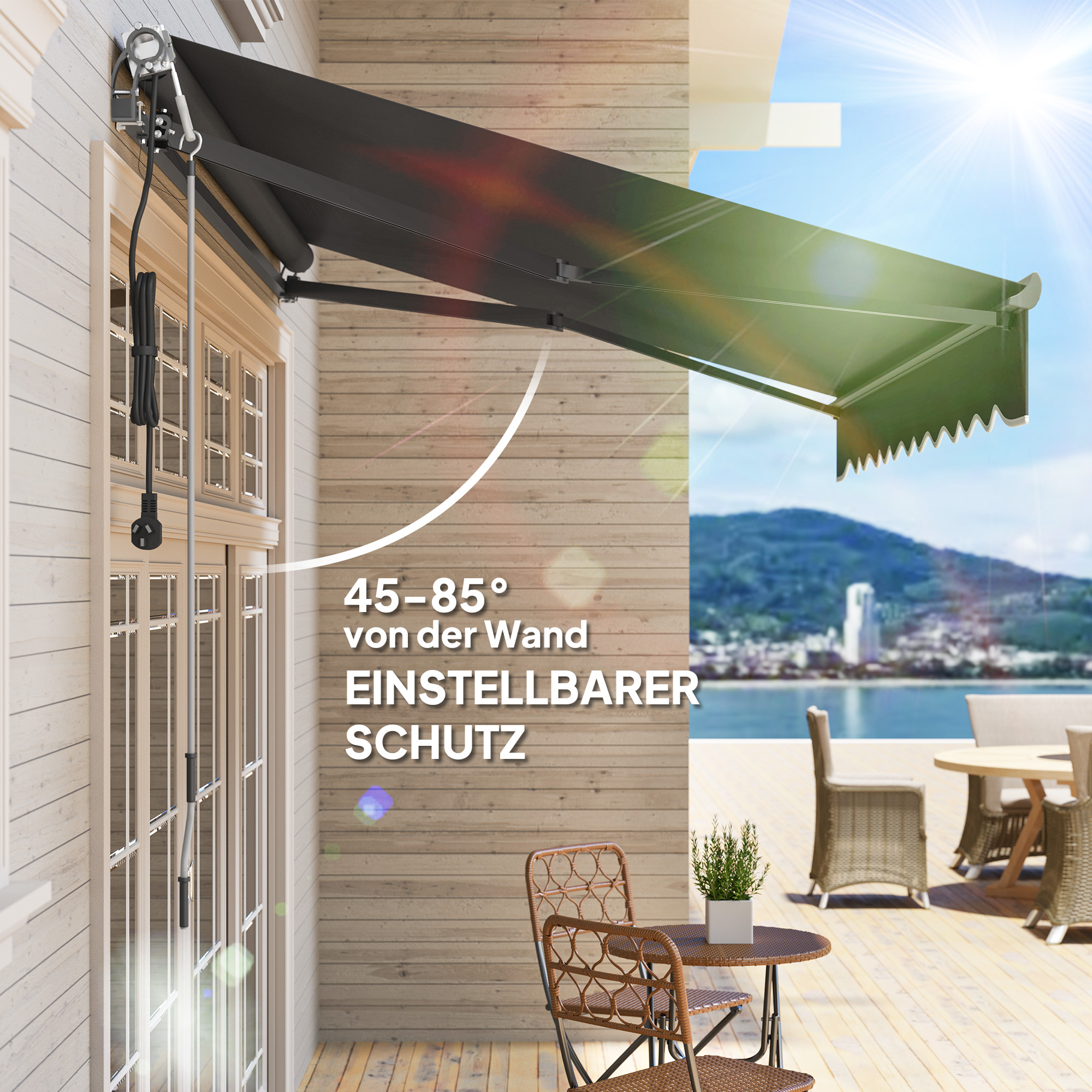 Schwarze Markise. Die Markise ist ausgefahren. Dahinter ist ein Haus. Der Winkel der Markise ist einstellbar.