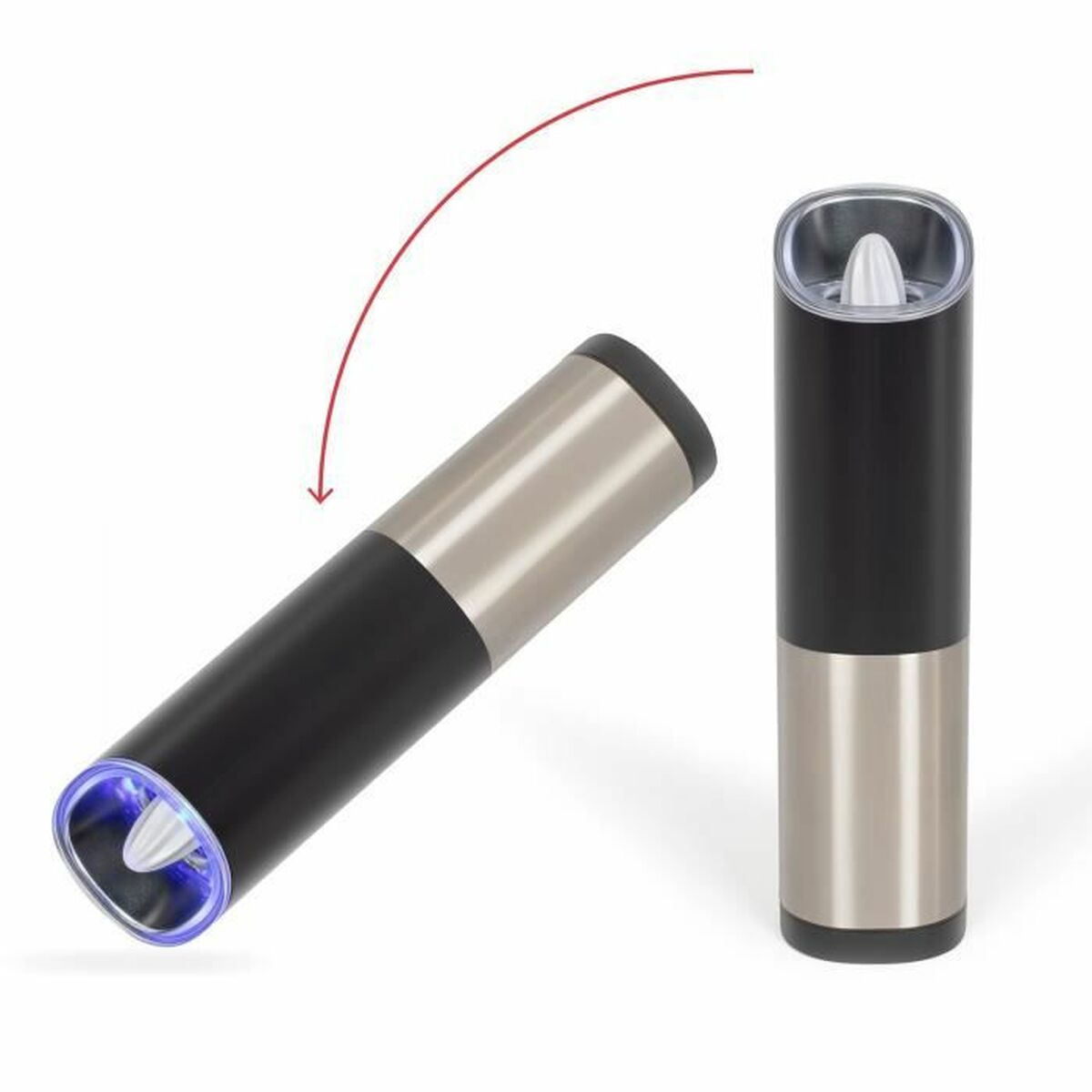 Elektrische Pfeffermühle, schwarz und silber, zur Seite geneigt, mit blauem Licht, das das Mahlende beleuchtet.