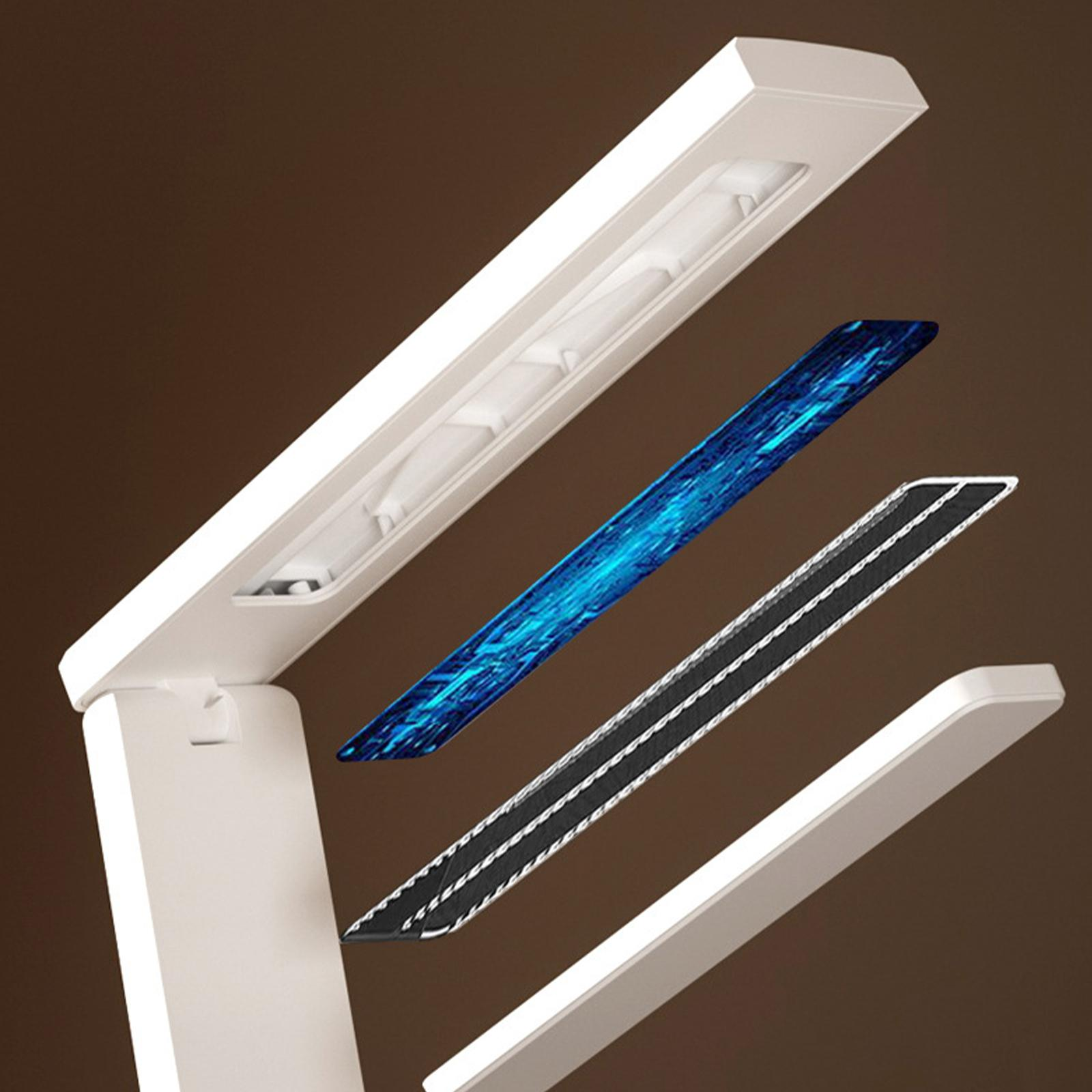 Eine weiße Schreibtischlampe mit drei Lichtpaneelen. Ein blauer digitaler Bildschirm in der Mitte, ein schwarzer unten.