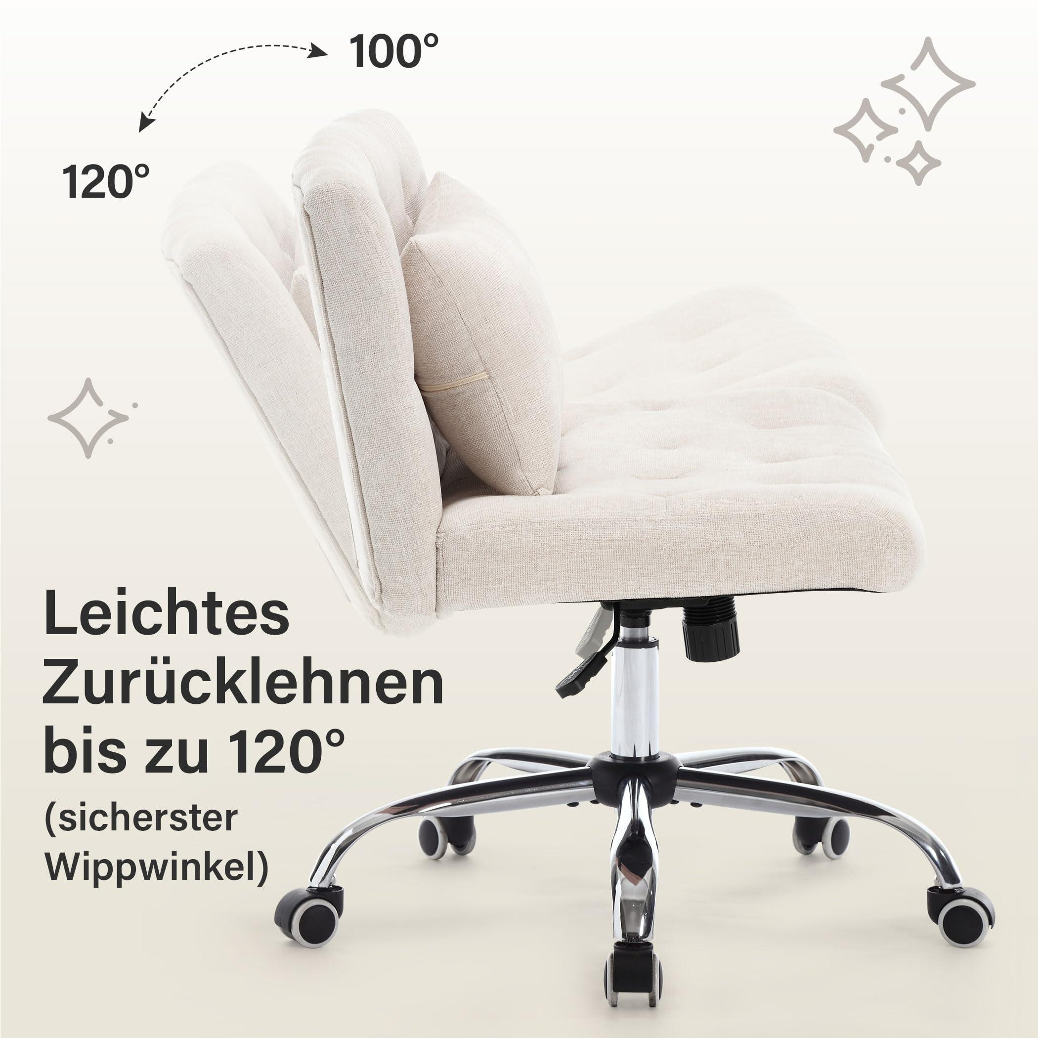 Ein beiger Bürostuhl zurückgelehnt. Er zeigt den Rückenwinkel bis zu 120 Grad, mit einer Messung.