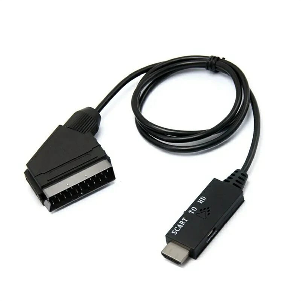 Schwarzer SCART-zu-HDMI-Adapter mit einem Kabel. SCART an einem Ende und HDMI am anderen. Text: SCART TO HD.
