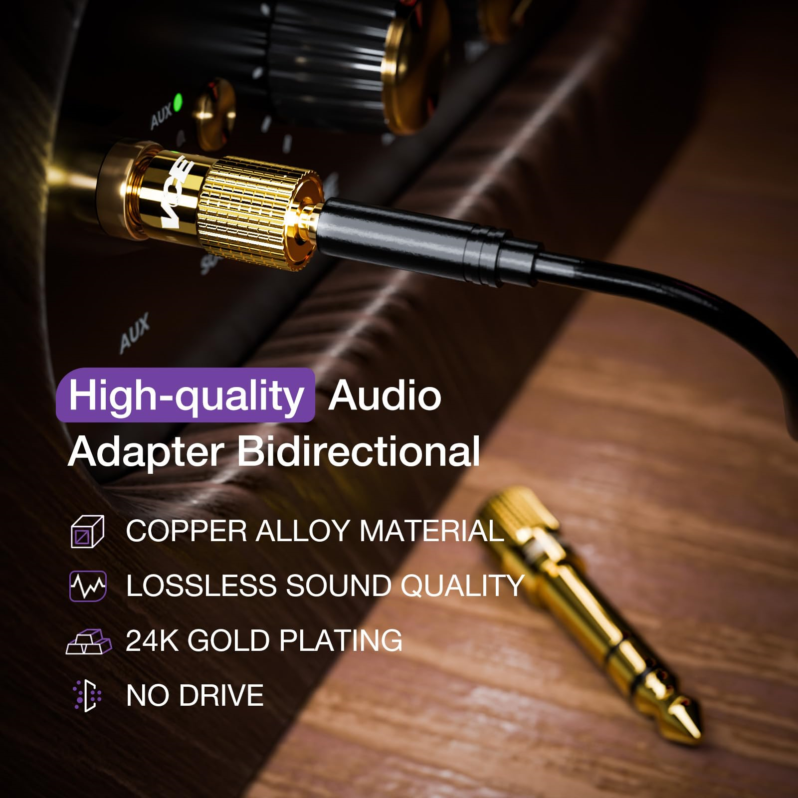 Hochwertiger Audioadapter mit Golddetails. Text beschreibt Kupferlegierung, verlustfreien Klang und 24 Karat Vergoldung.