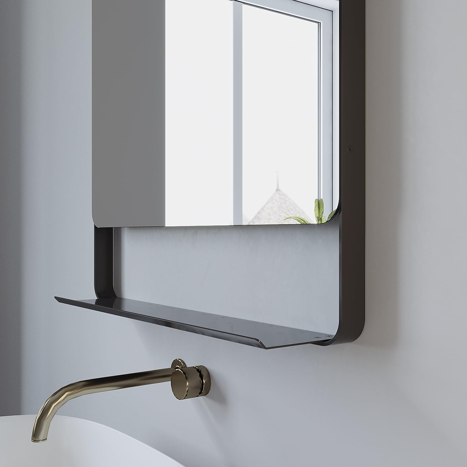 Ein Spiegel mit Ablage an der Wand. Darunter ist ein Wasserhahn. Unter dem Wasserhahn ein weißes Waschbecken.