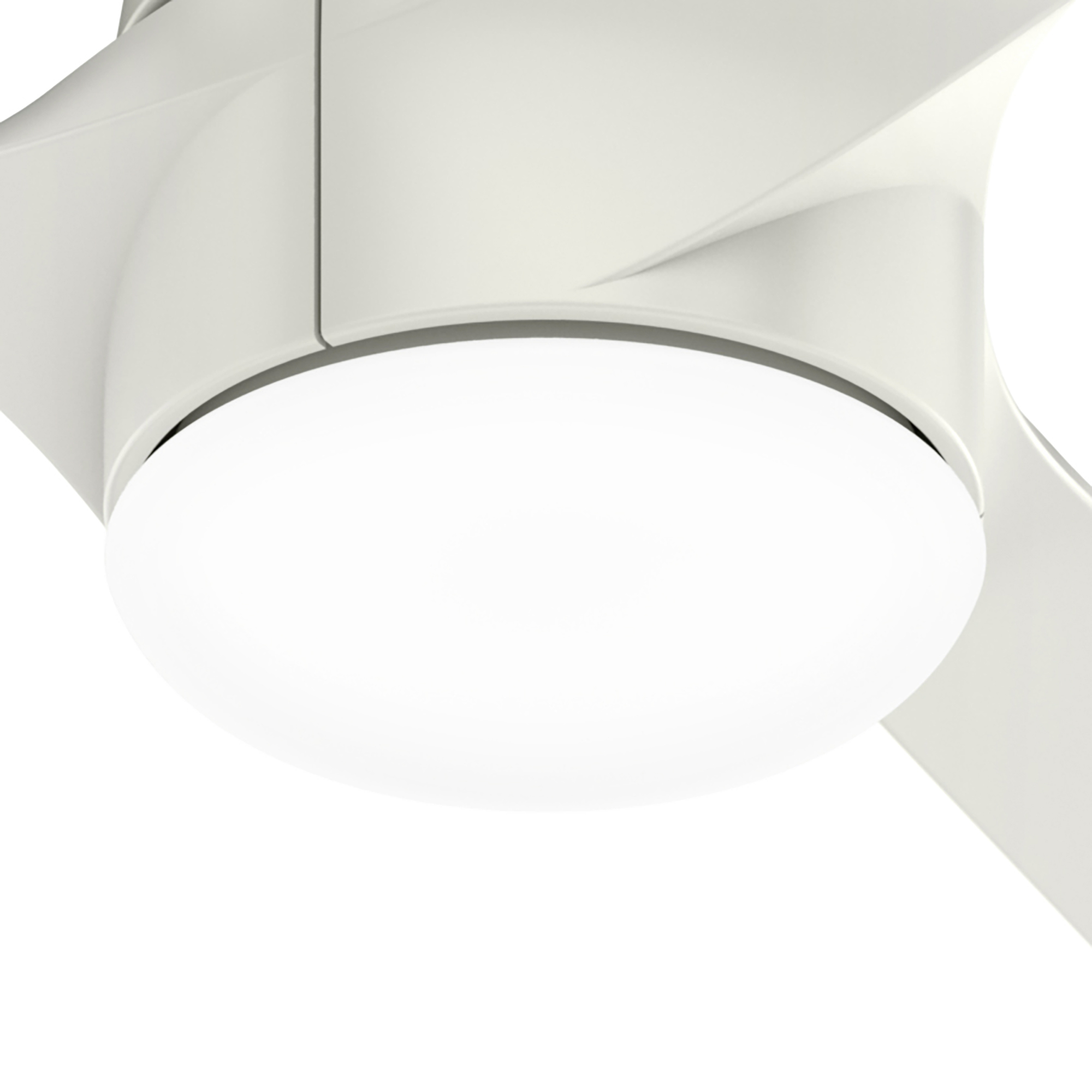 Nahaufnahme des Lichts eines weißen Deckenventilators.