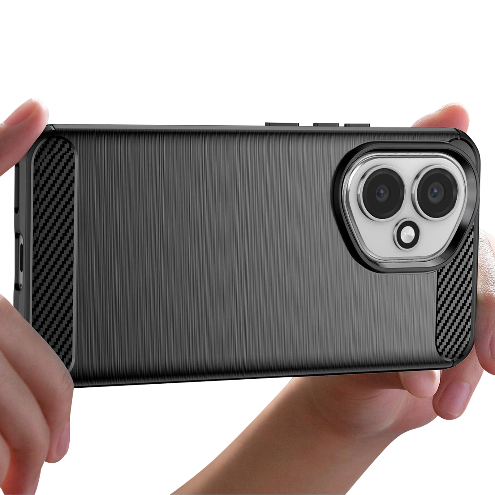 Une personne tenant une coque de téléphone noire, montrant l'arrière avec les lentilles de la caméra et la surface texturée.