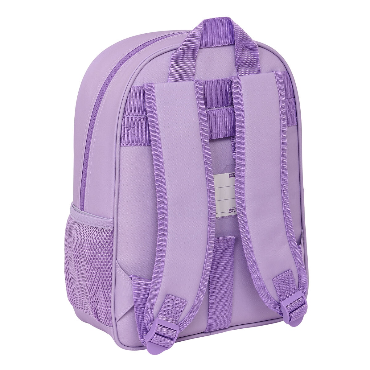 Rückseite eines lila Rucksacks. Zwei lila Träger und eine Netztasche. Namensschild in der Mitte. Stitch fehlt.