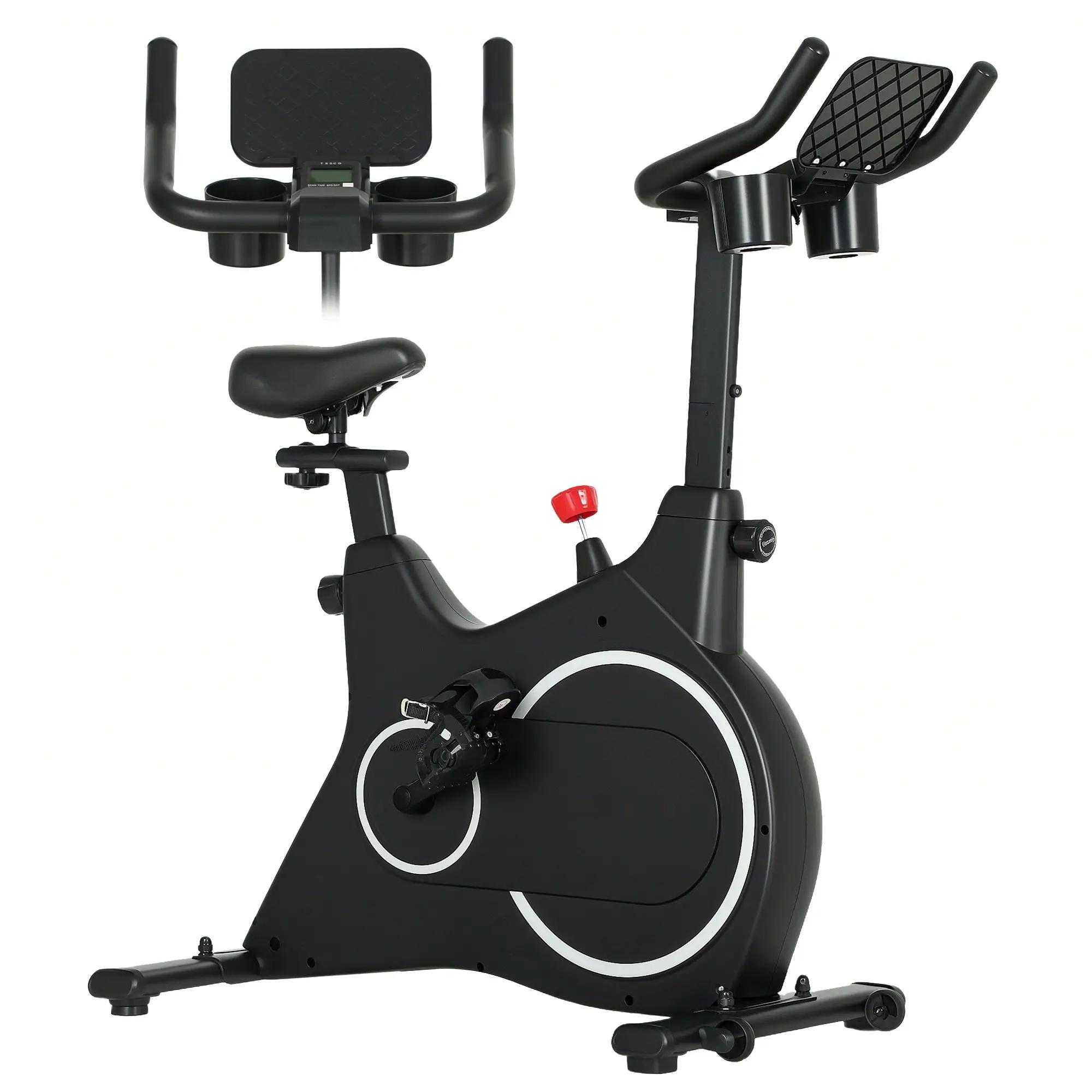 Schwarzes Trainingsfahrrad mit zwei Sätzen Lenkern und einem roten Drehknopf. Verfügt über einen Bildschirm und einen Sitz.